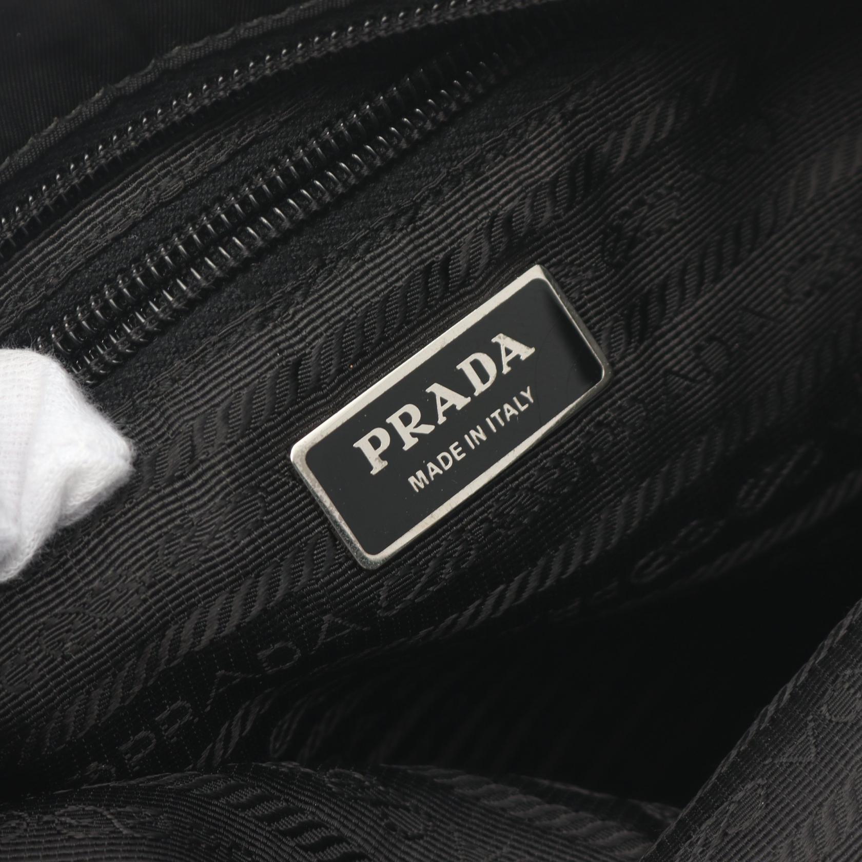 プラダ テッスート サフィアーノ レザー ショルダーバッグ