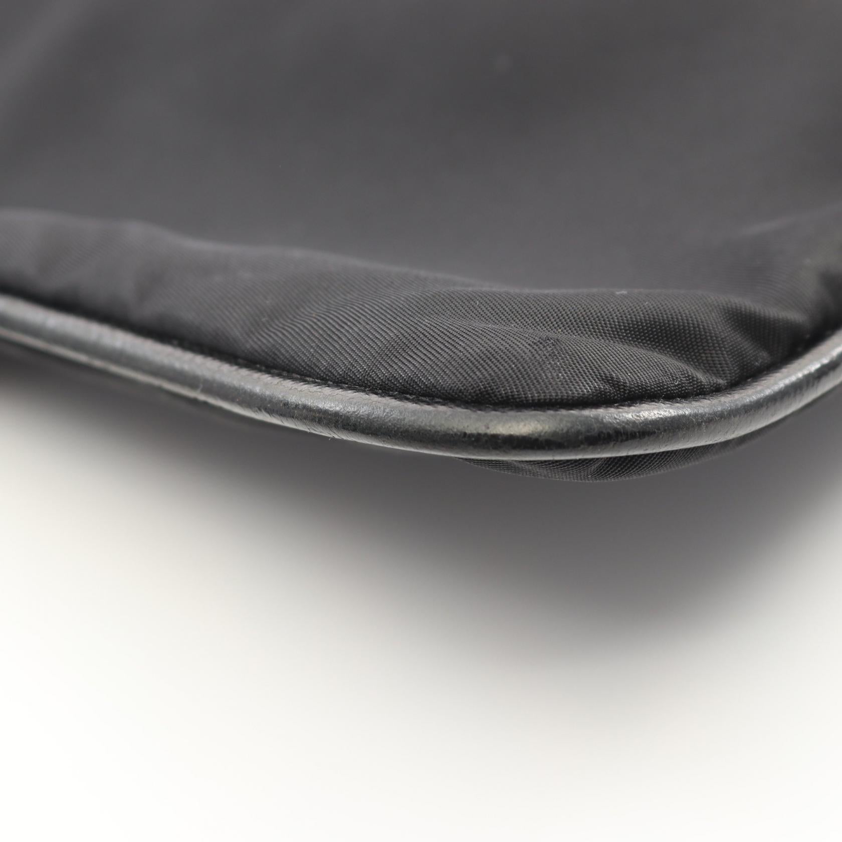 プラダ テッスート サフィアーノ レザー ショルダーバッグ