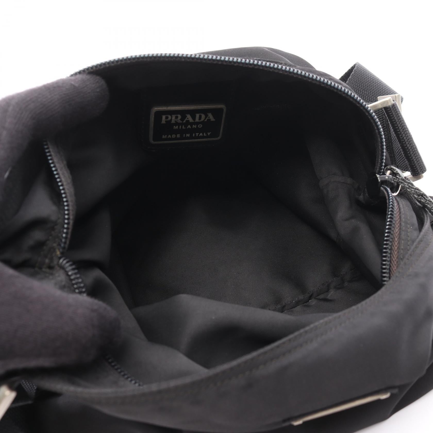 プラダ Re-Nylon ナイロンショルダーバッグ