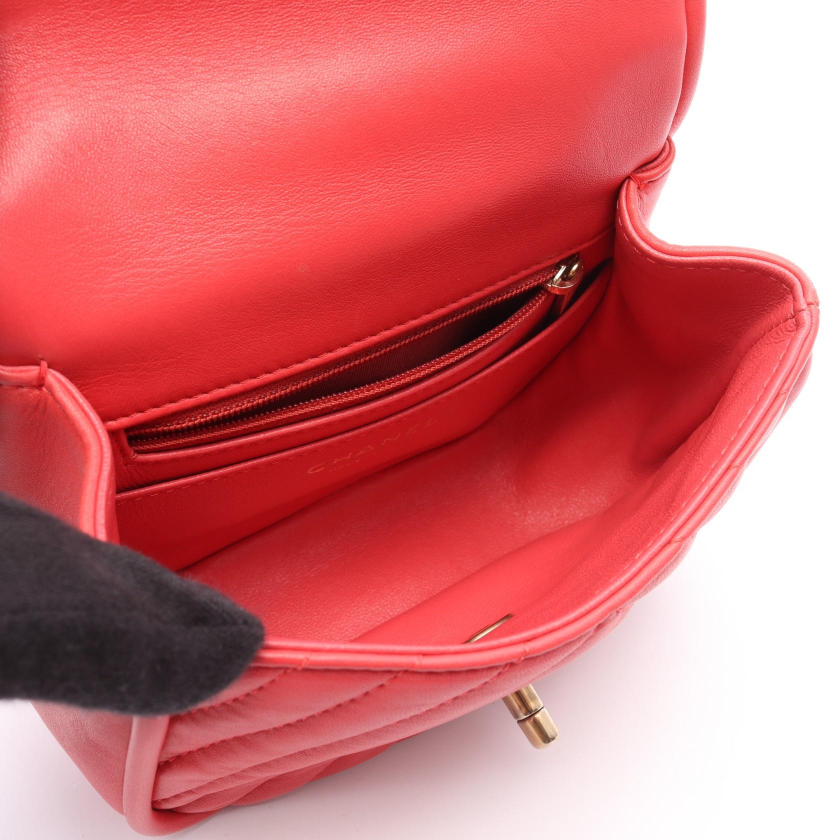 シャネル シェブロン V ステッチ ラムスキン ショルダーバッグ