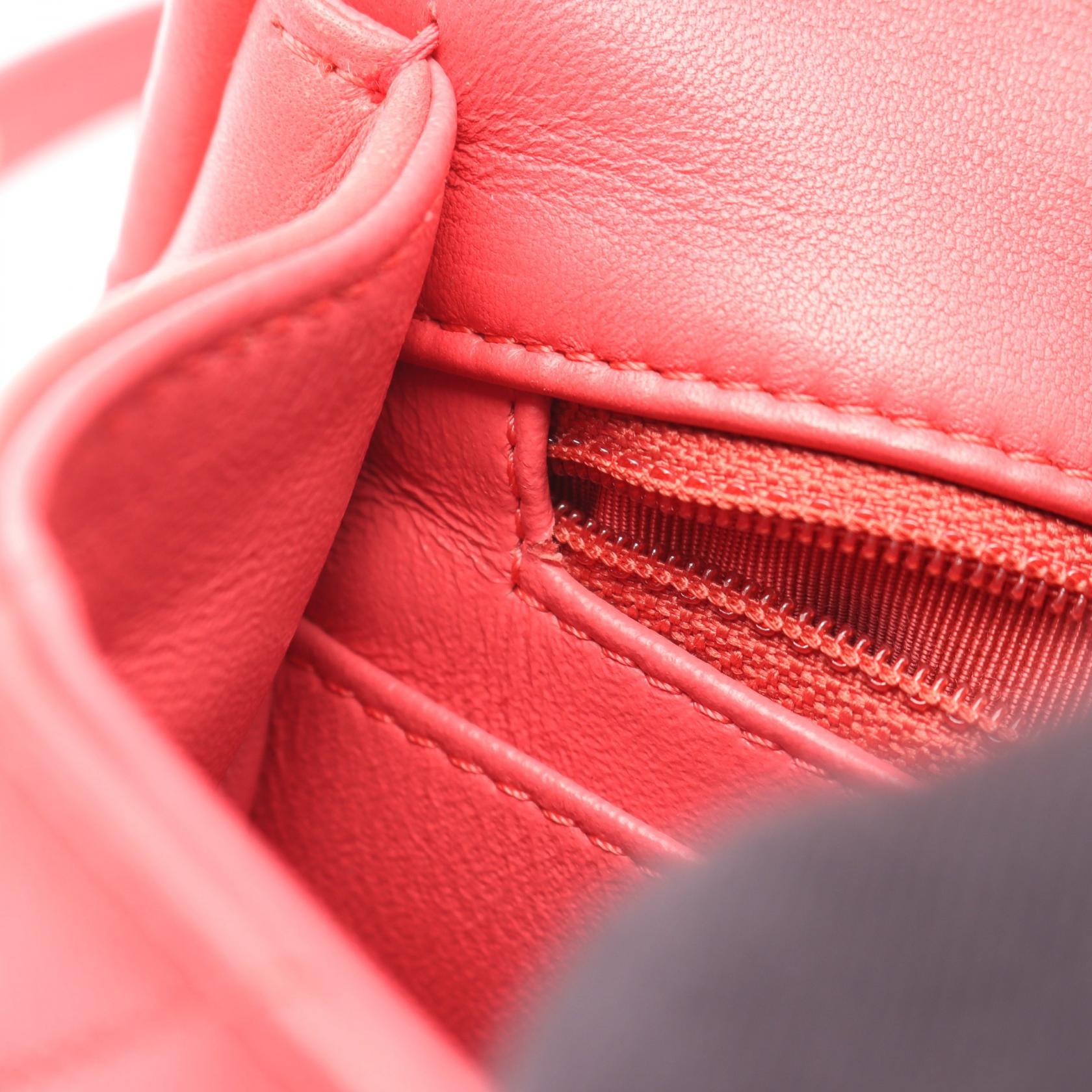 シャネル シェブロン V ステッチ ラムスキン ショルダーバッグ