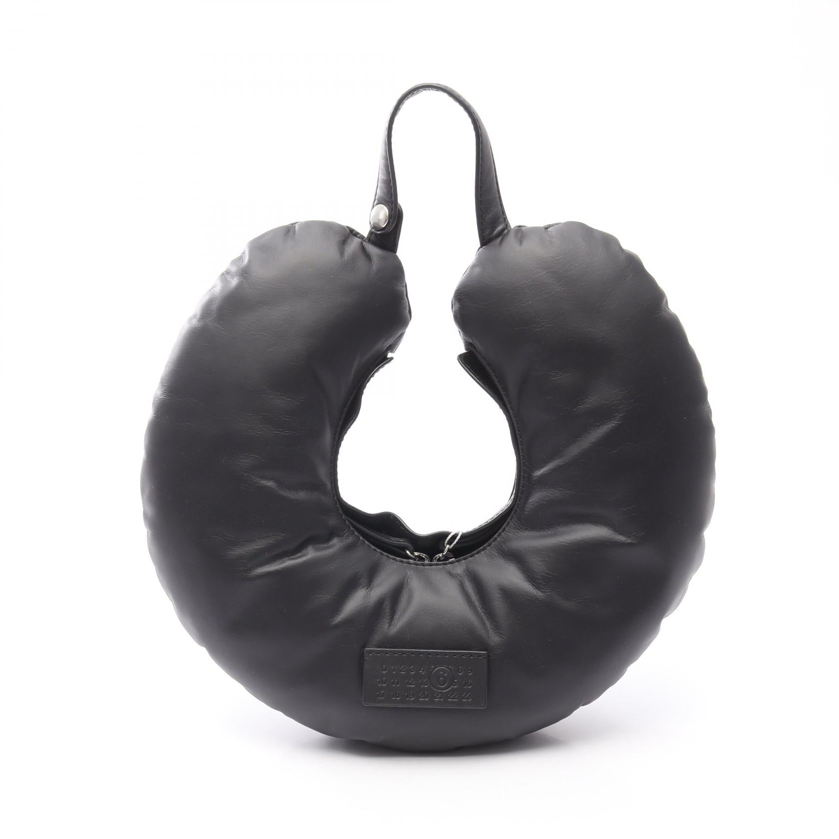 エムエムシックス Travel Pillow レザー ハンドバッグ