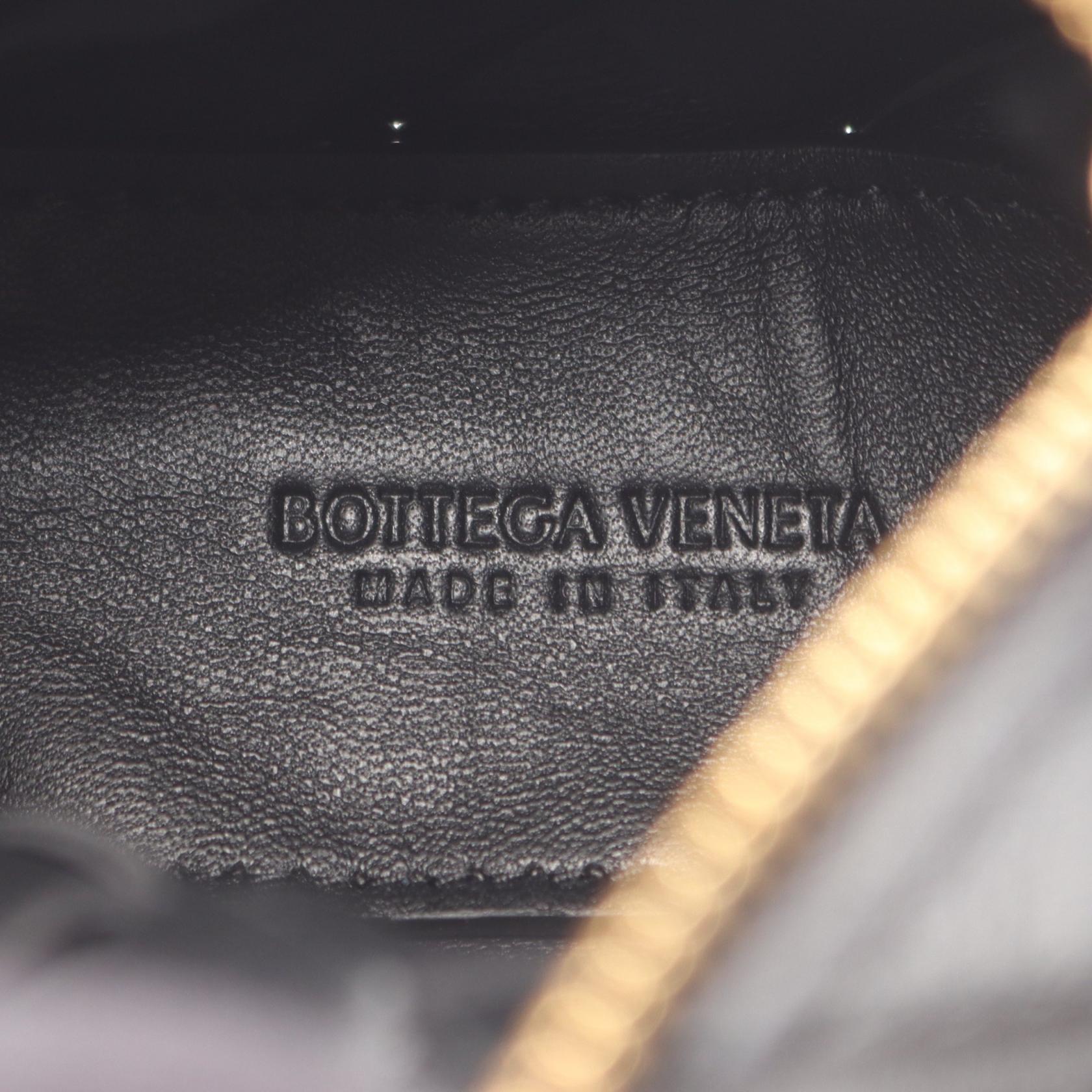ボッテガヴェネタ イントレチャート レザーショルダーバッグ