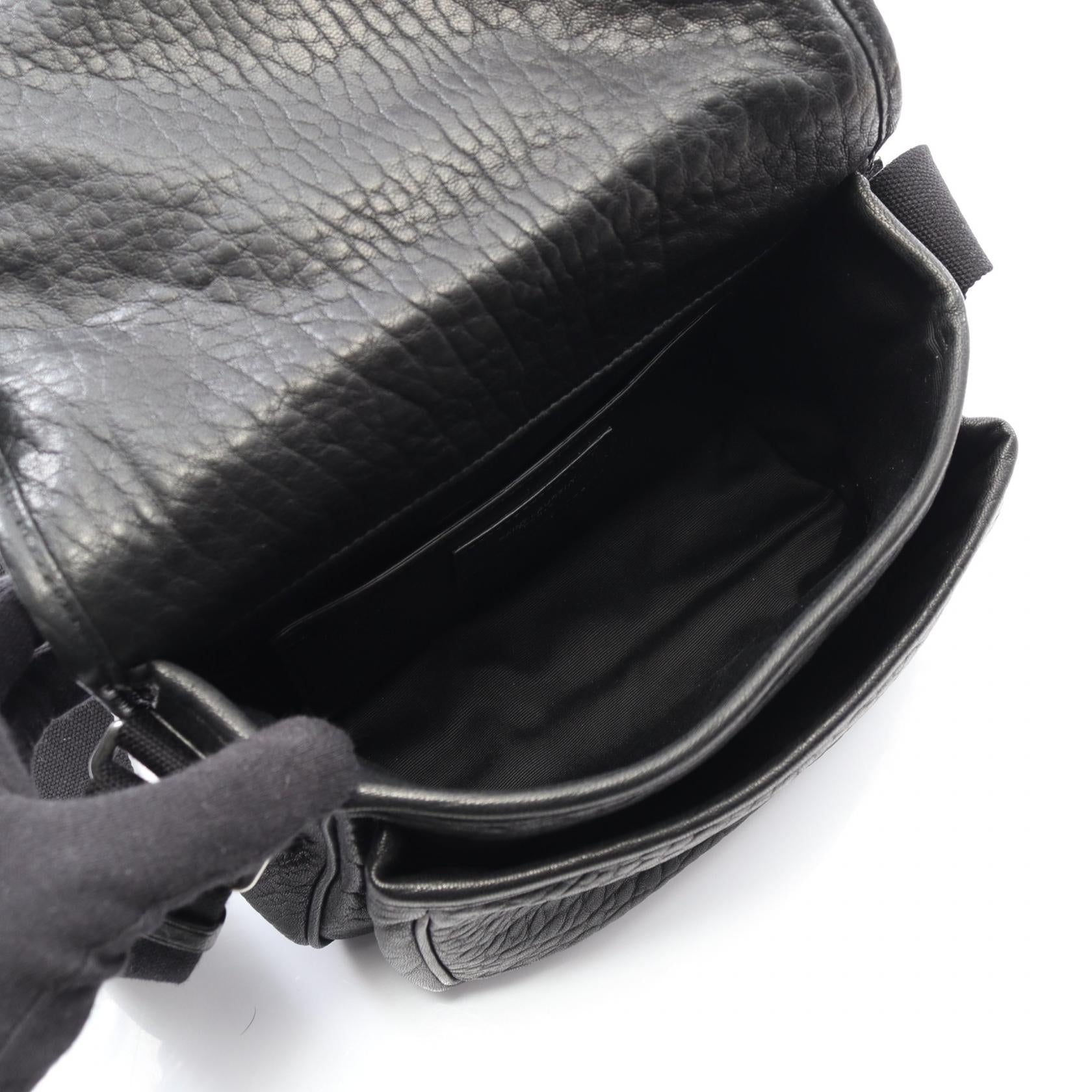 イヴサンローラン ニキ スモール レザー ショルダー バッグ