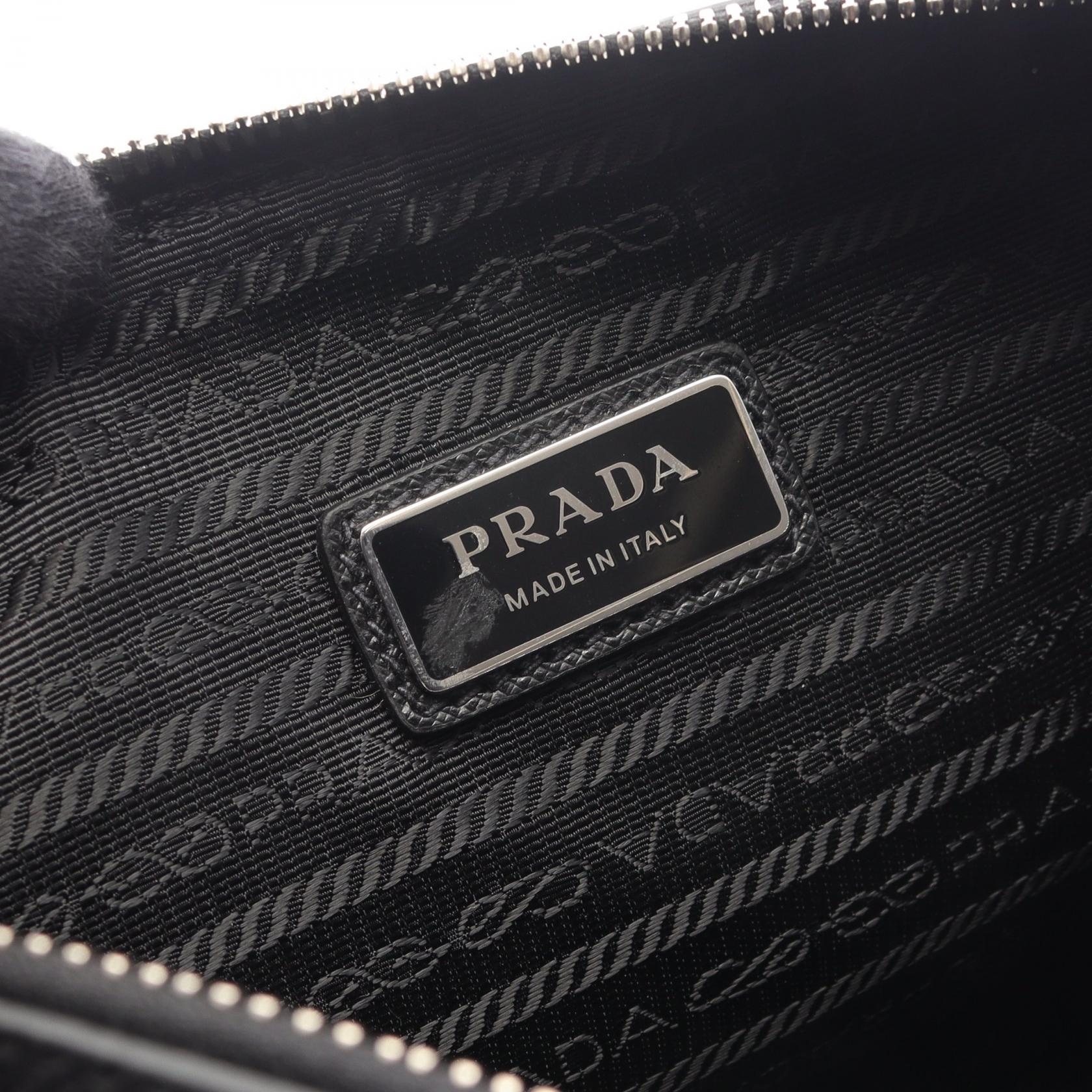 プラダ SAFFIANO TRAVEL レザーショルダーバッグ
