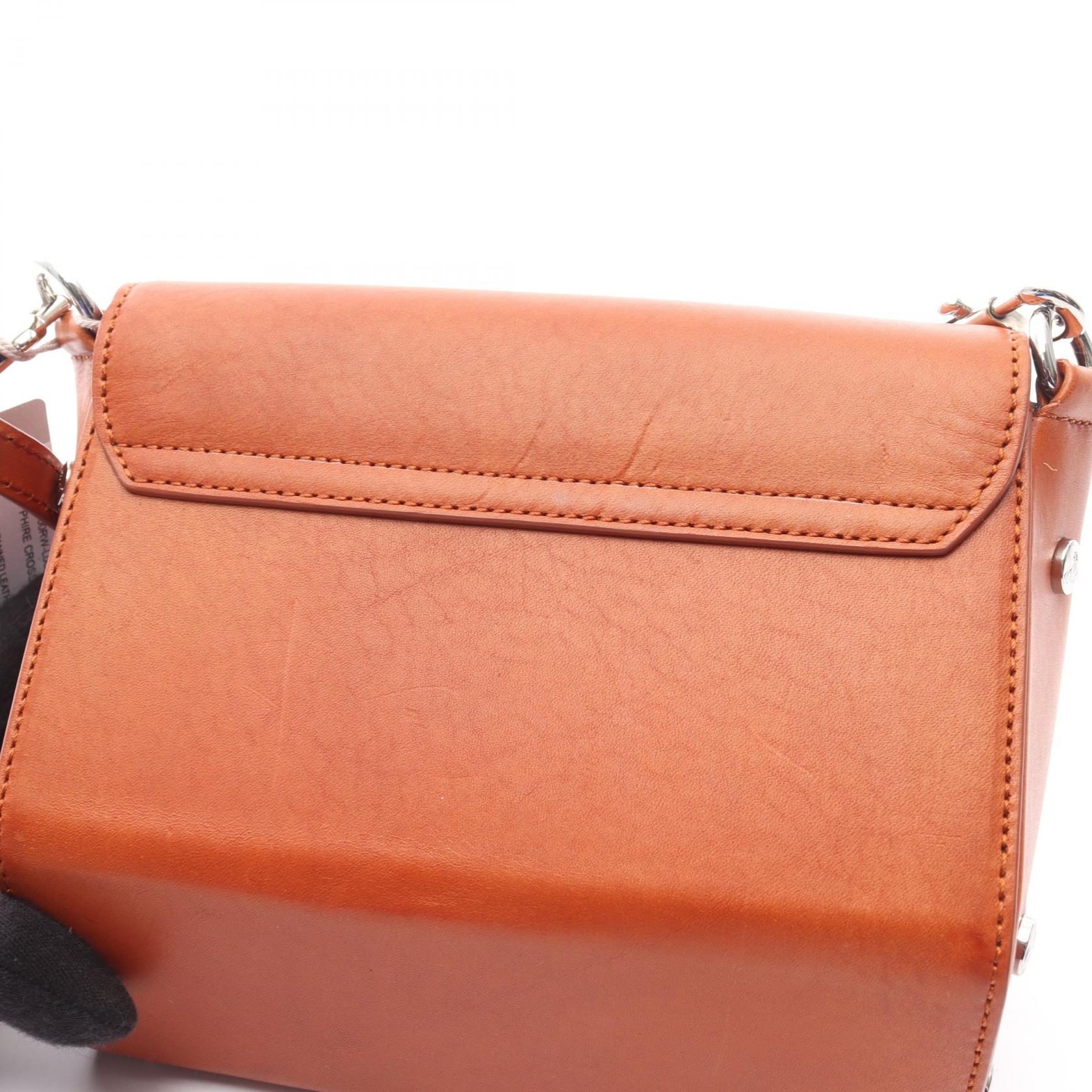 ヴィヴィアンウエストウッド Sapphire Crossbody レザーショルダーバッグ