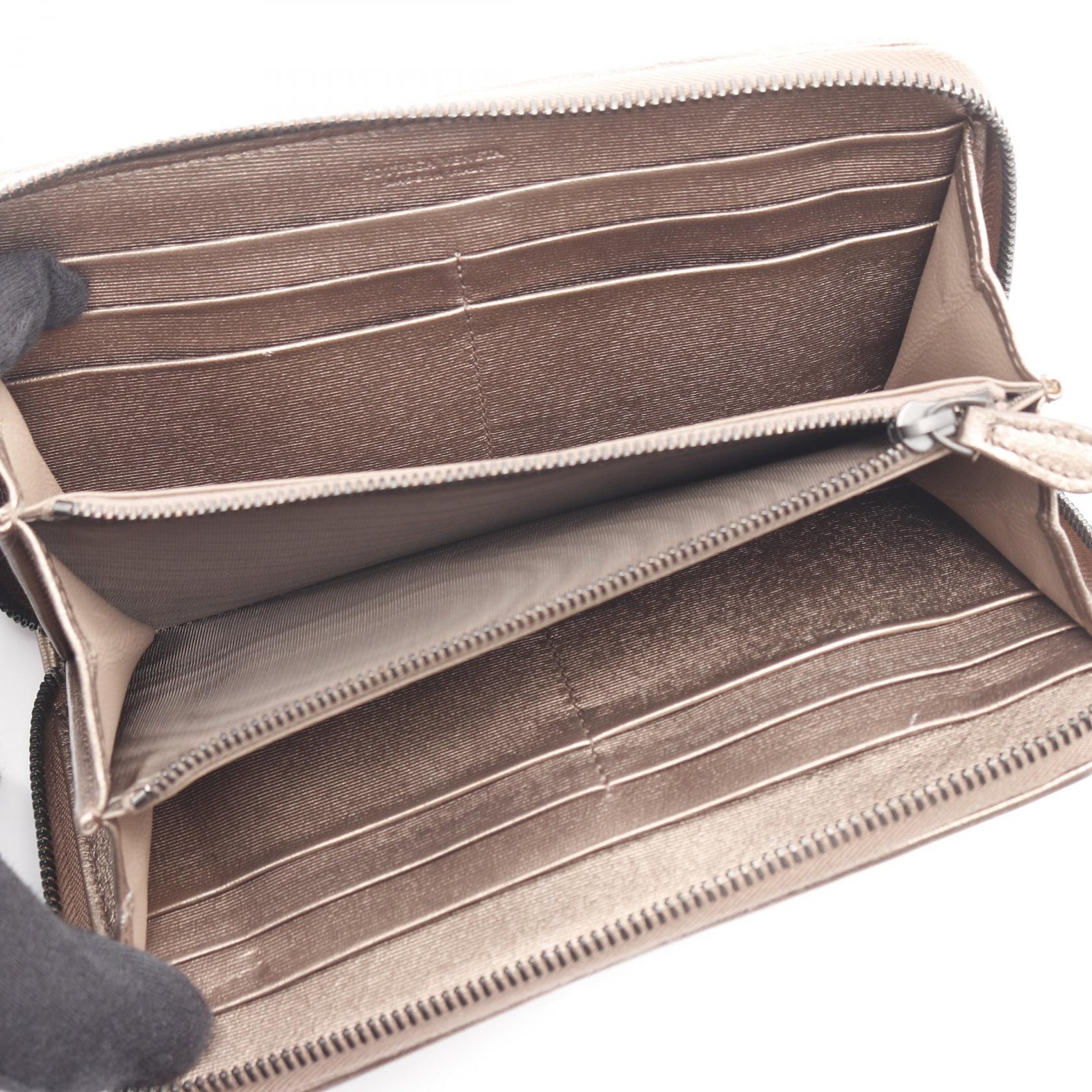 ボッテガ・ヴェネタイントレチャートレザー長財布