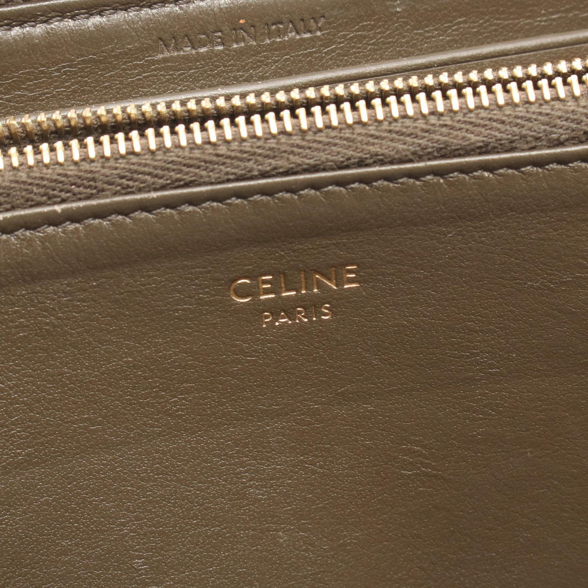 セリーヌ Cチャーム レザー ラウンド長財布