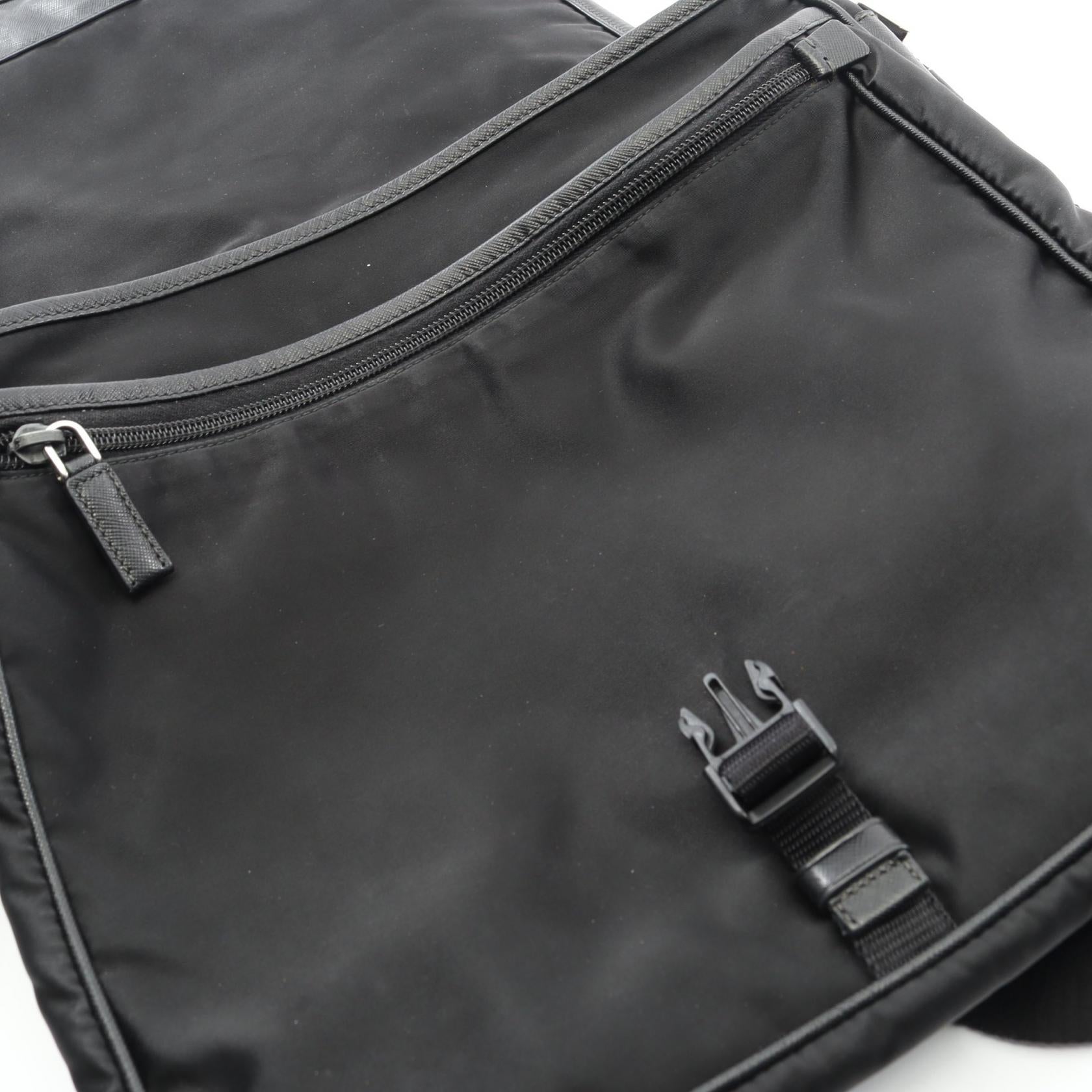 プラダ TESSUTO SAFFIANO ショルダーバッグ
