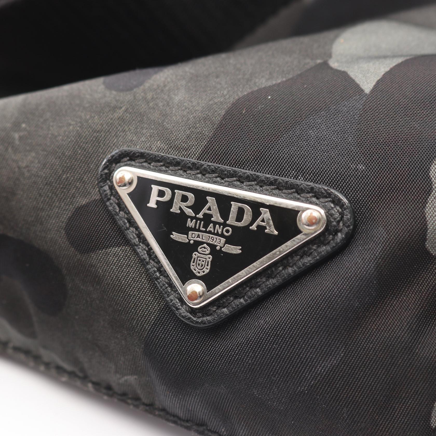プラダ ナイロンショルダーバッグ