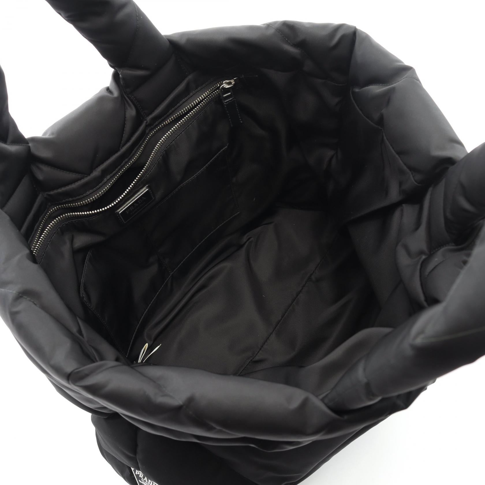 プラダ Re-Nylon トートバッグ