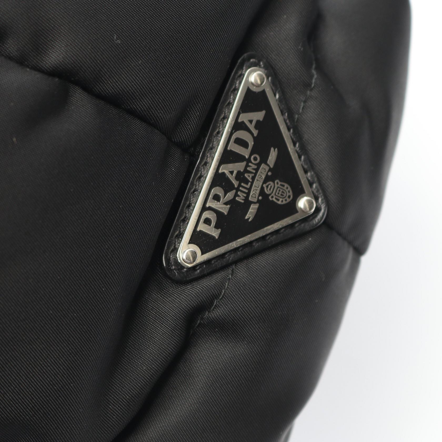 プラダ Re-Nylon トートバッグ