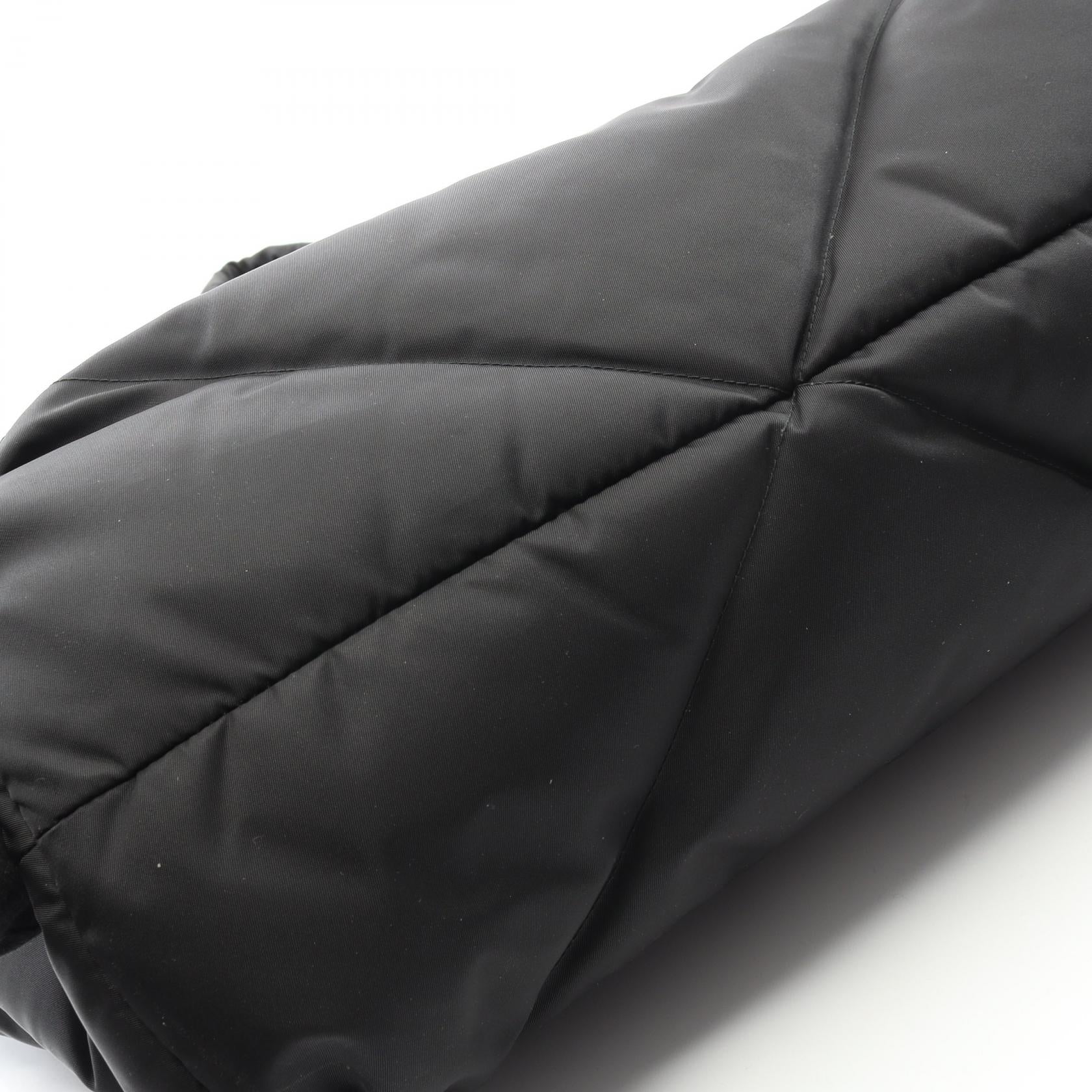 プラダ Re-Nylon トートバッグ