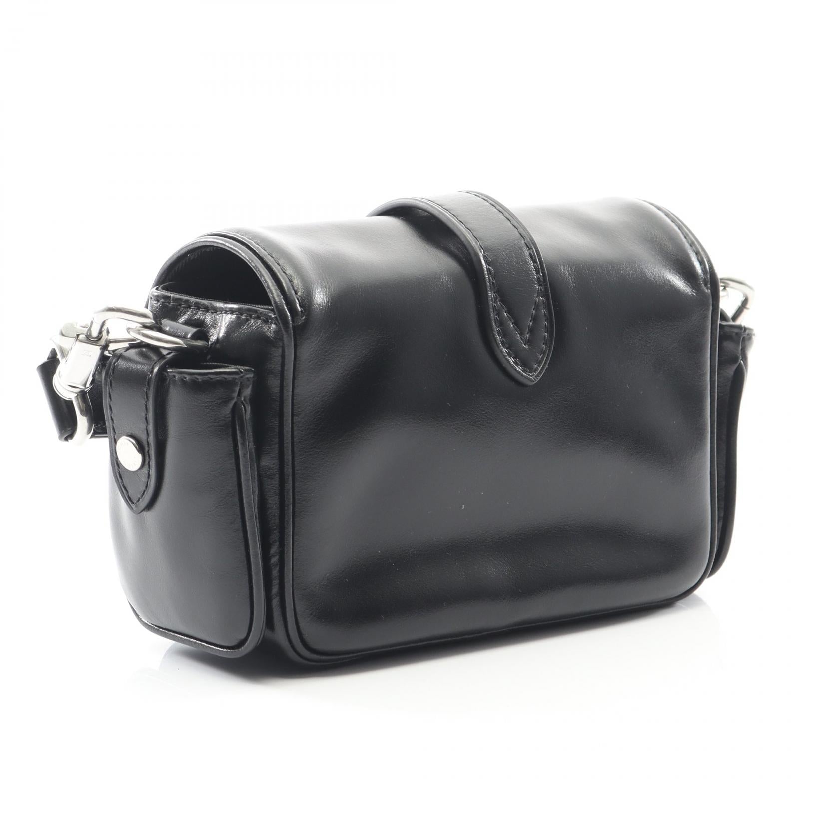 ルイヴィトン カーゴウェアラブルウォレット レザーショルダーバッグ