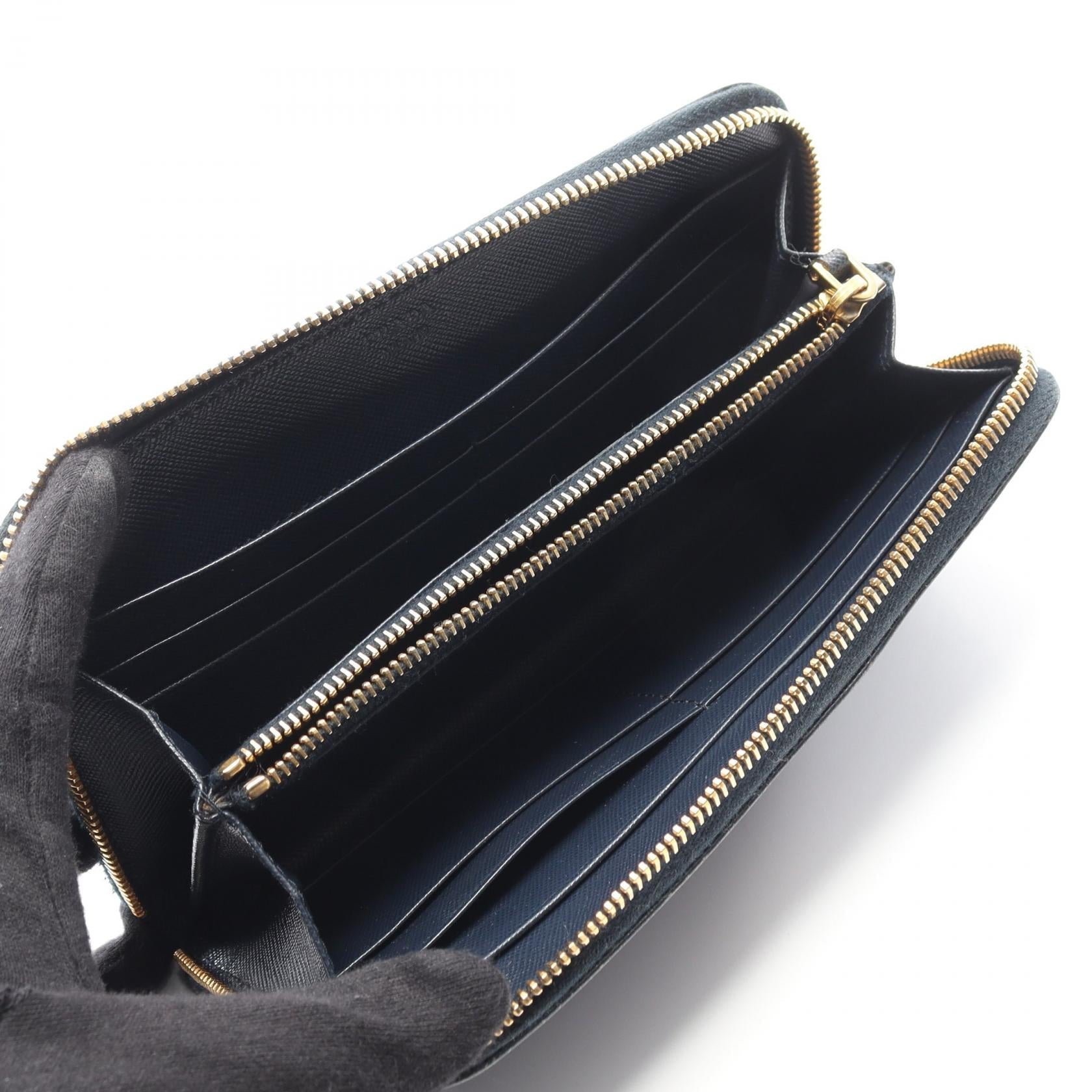 プラダ SAFFIANO METAL ラウンド長財布