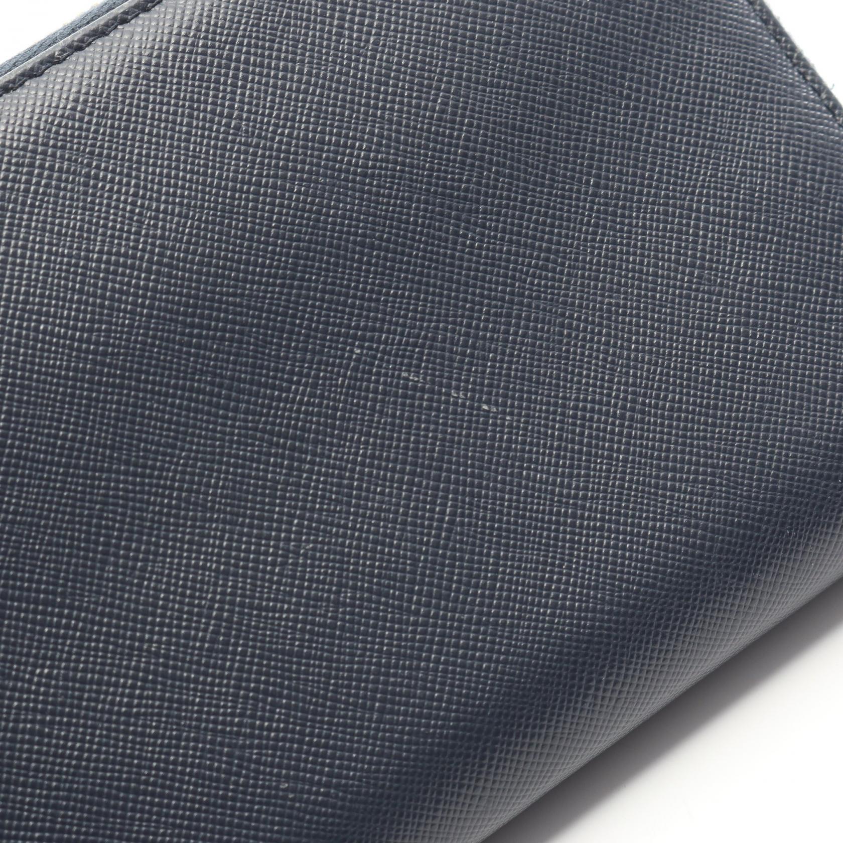 プラダ SAFFIANO METAL ラウンド長財布