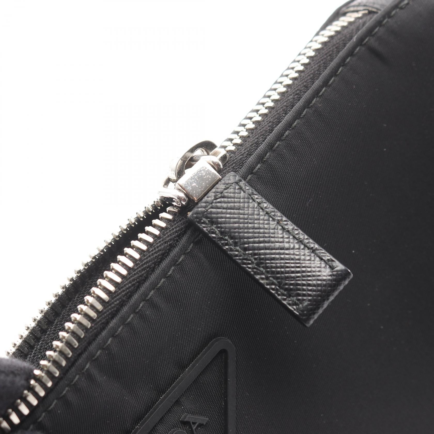 プラダ Re-Nylonサフィアーノ ショルダーバッグ