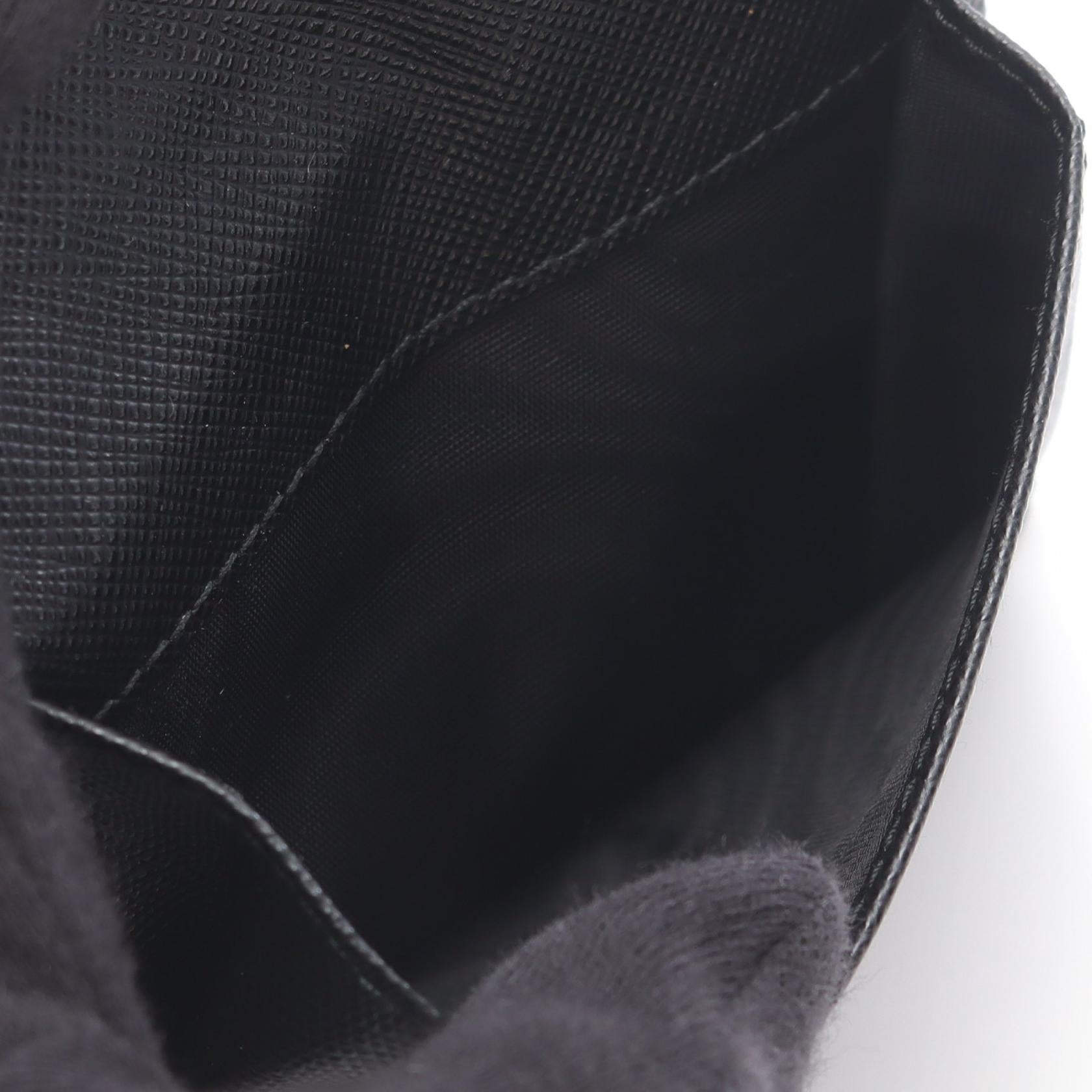 プラダ SAFFIANO TRIANG 二つ折り財布
