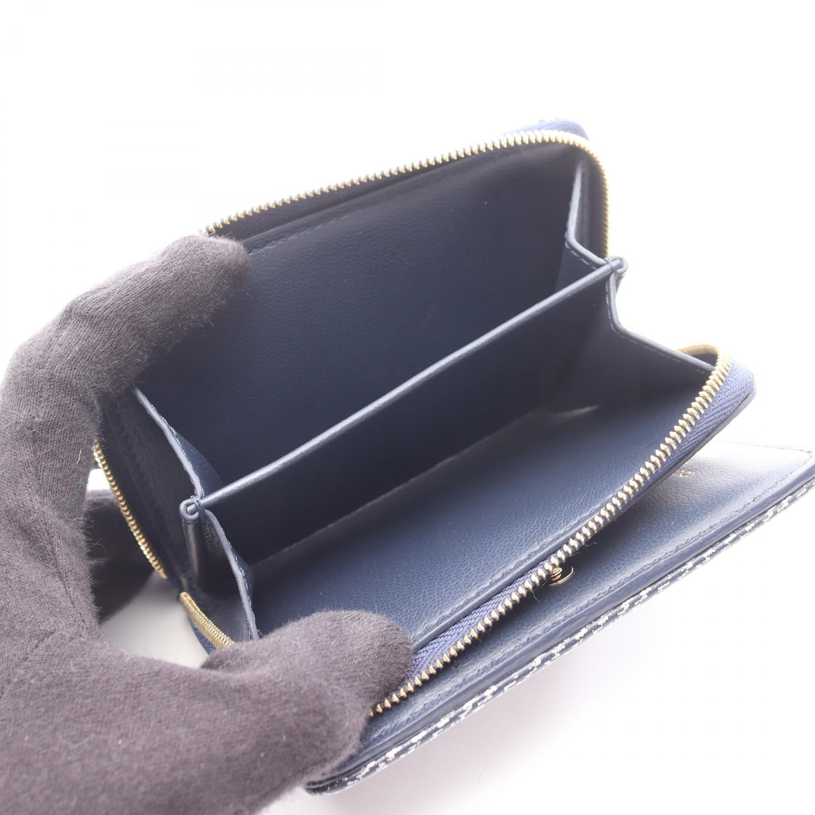 ルイヴィトン ポルトフォイユ ルー モノグラムエンボス レザー二つ折り財布