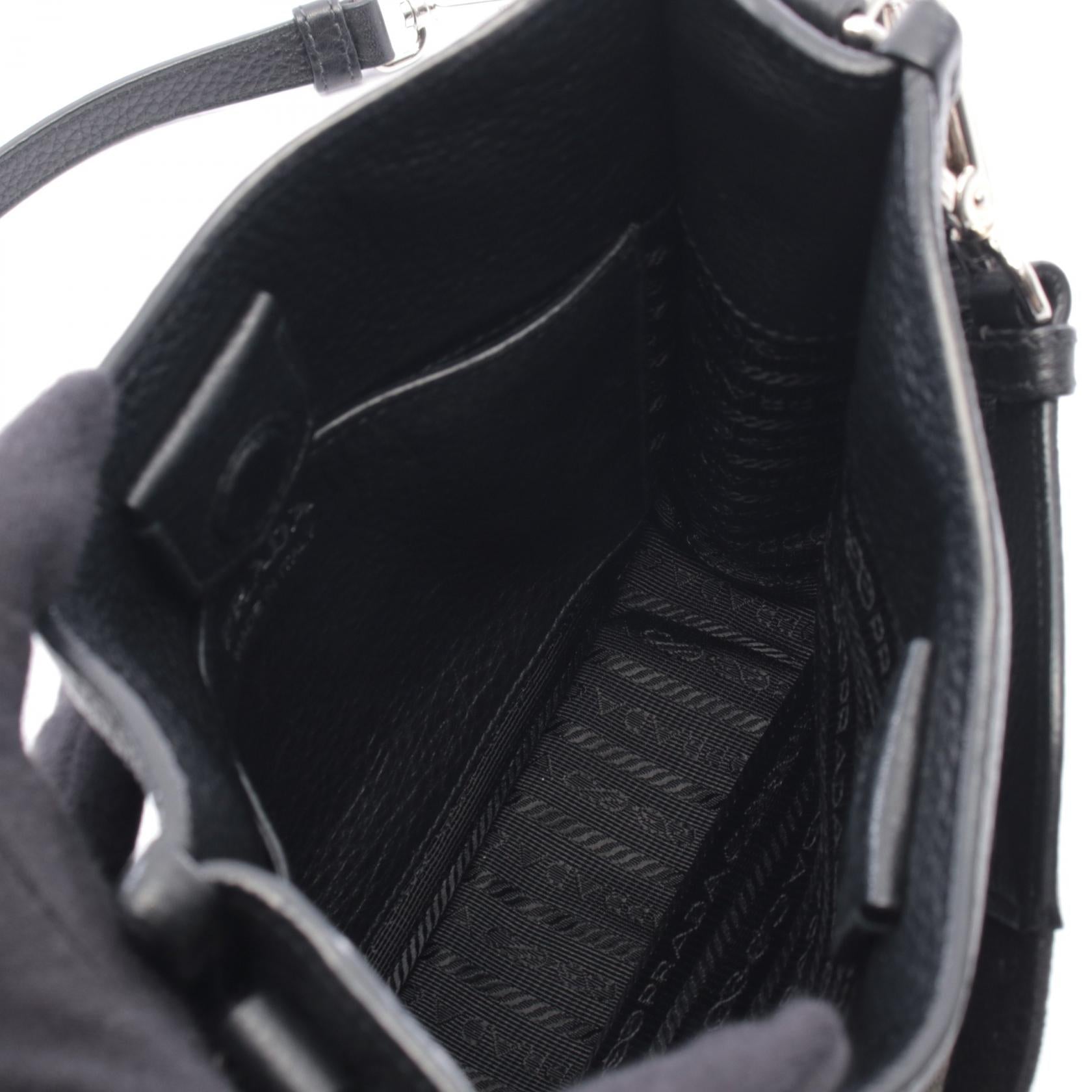 プラダ VIT.DAINO SOFT レザーキャンバス ショルダーバッグ