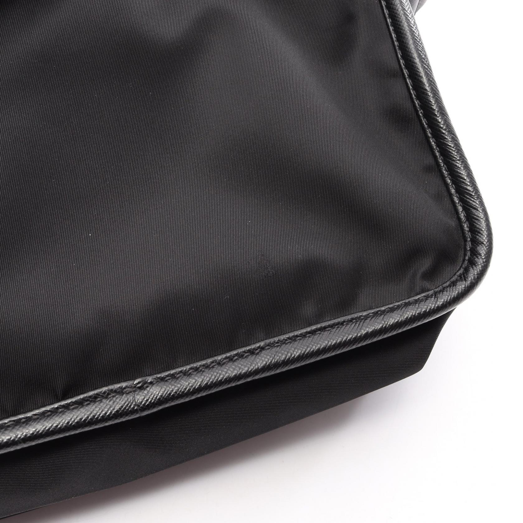 プラダ RE-NYLON TESSUTO SAFFIANO ショルダーバッグ