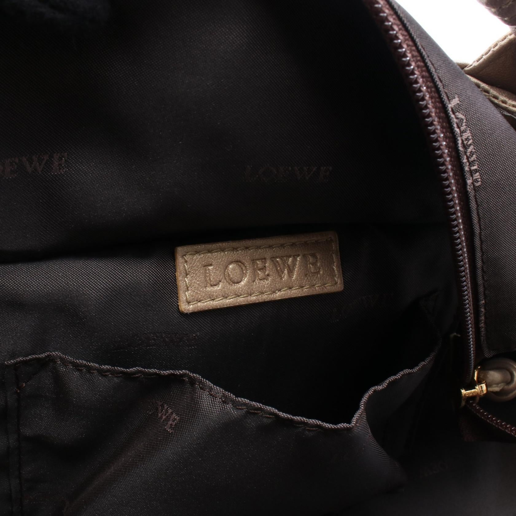 ロエベ ナッパアイレ レザーハンドバッグ