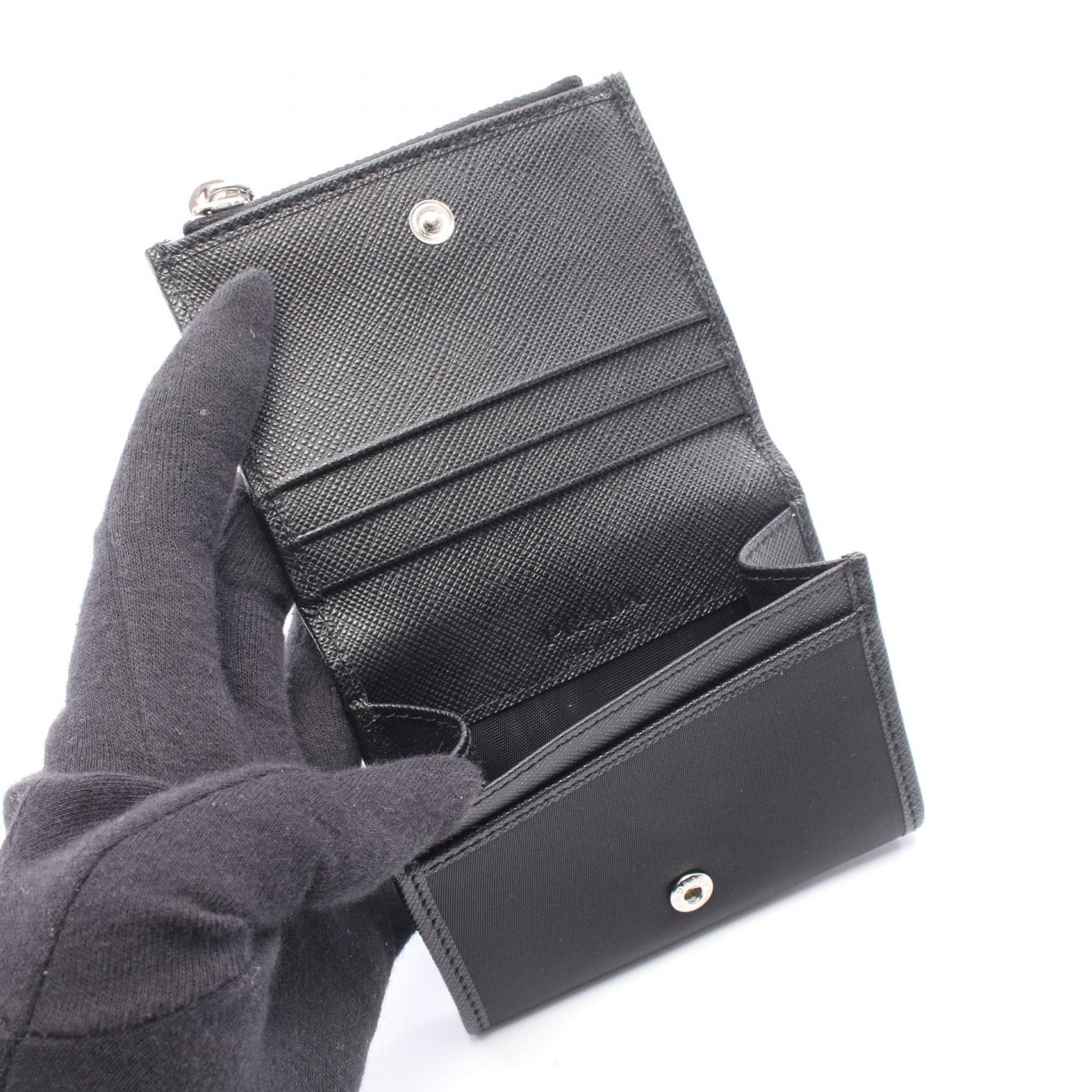 プラダ Re-Nylon レザー二つ折り財布