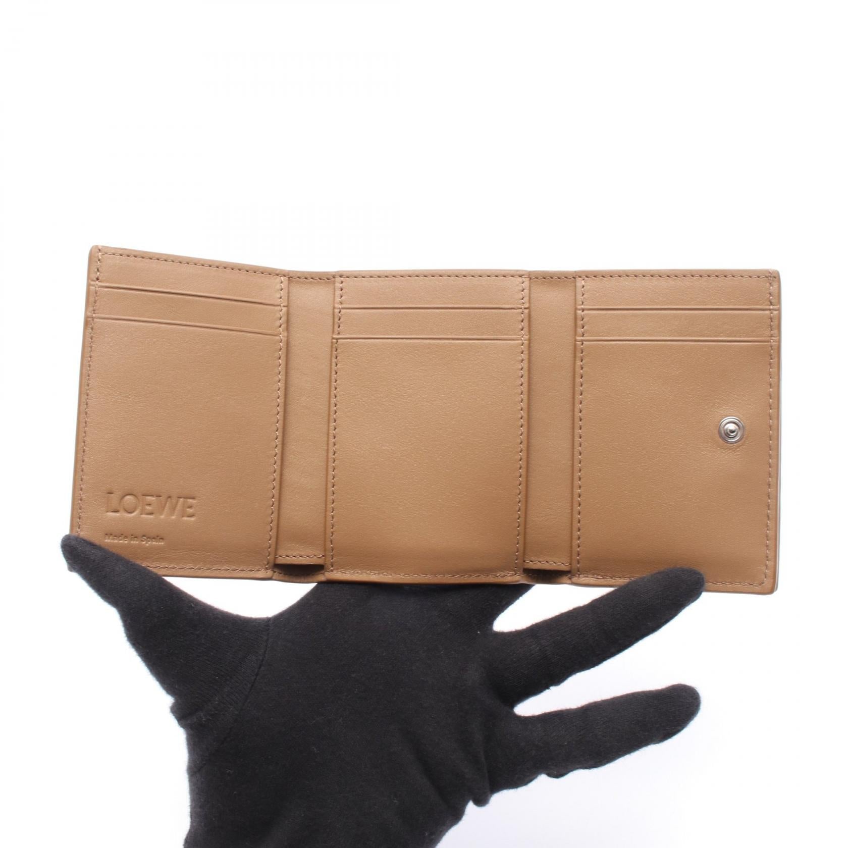 ロエベ フューチャリストキャット レザー三つ折り財布