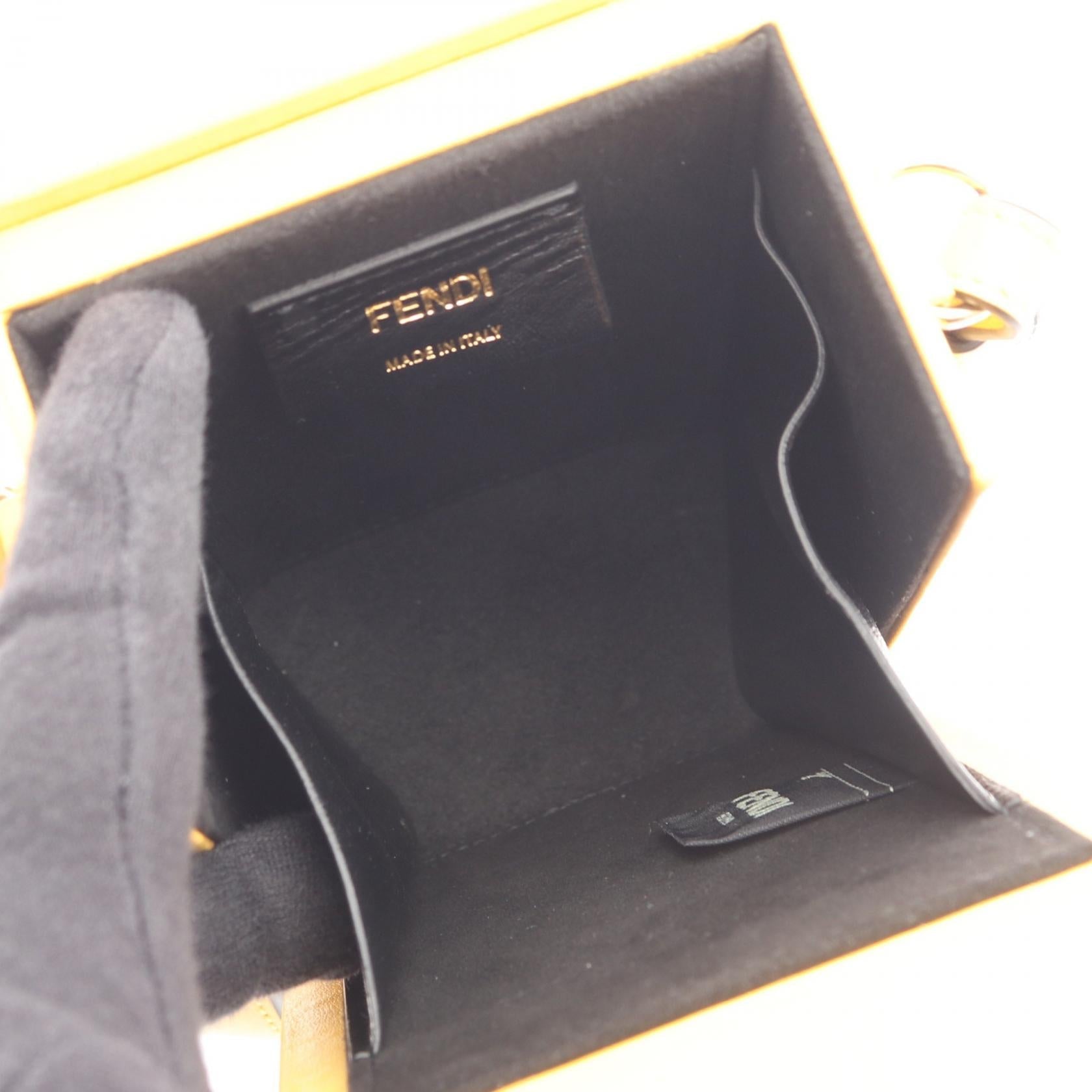 フェンディ ボックス レザー ショルダーバッグ