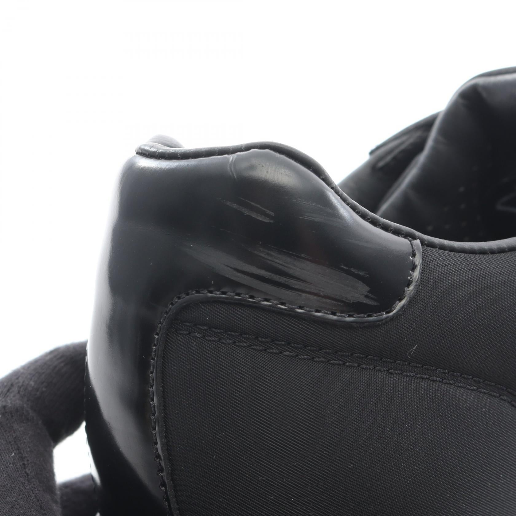 プラダ Re-Nylon レザースニーカー