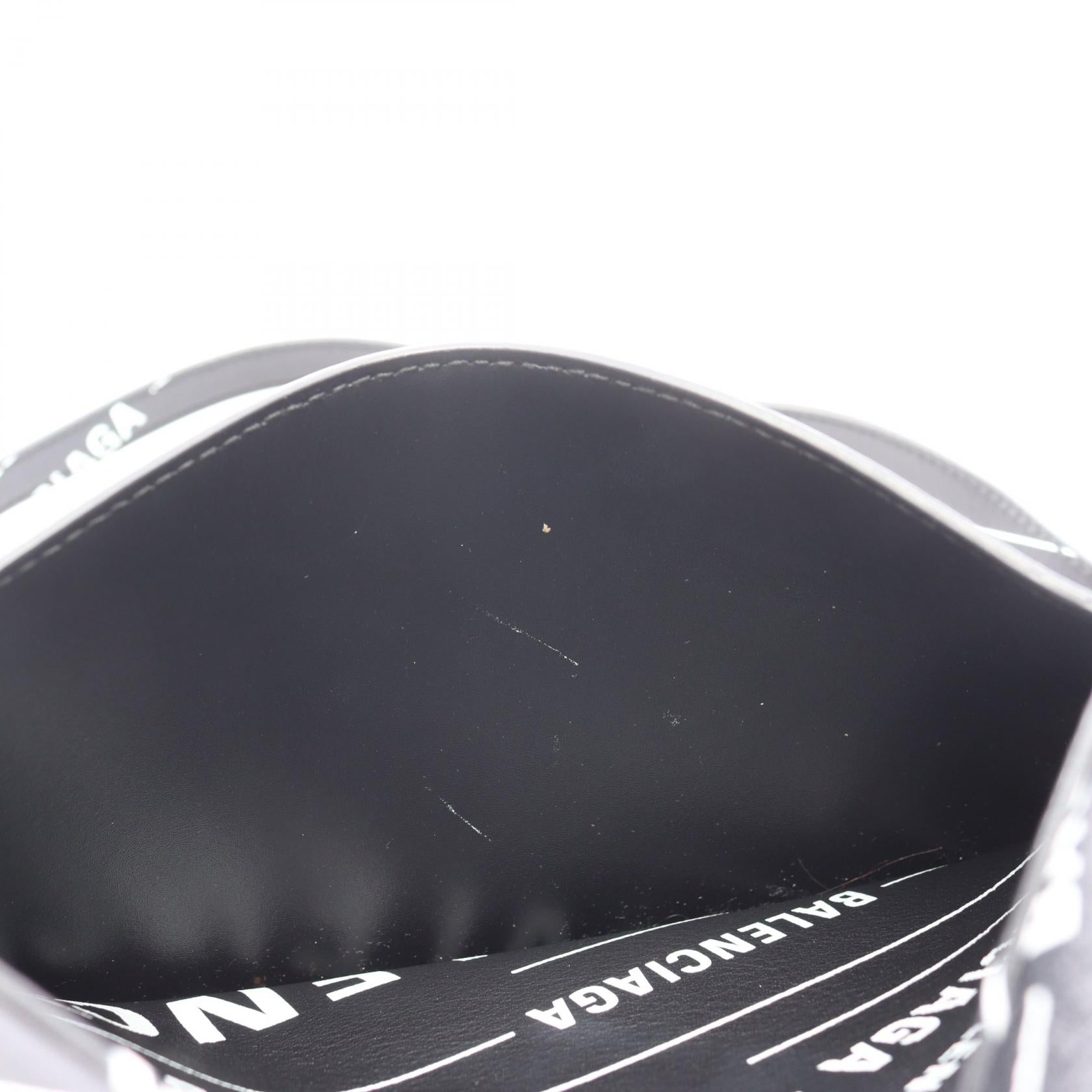 バレンシアガ EVERYDAY CAMERA BAG S レザー ショルダーバッグ