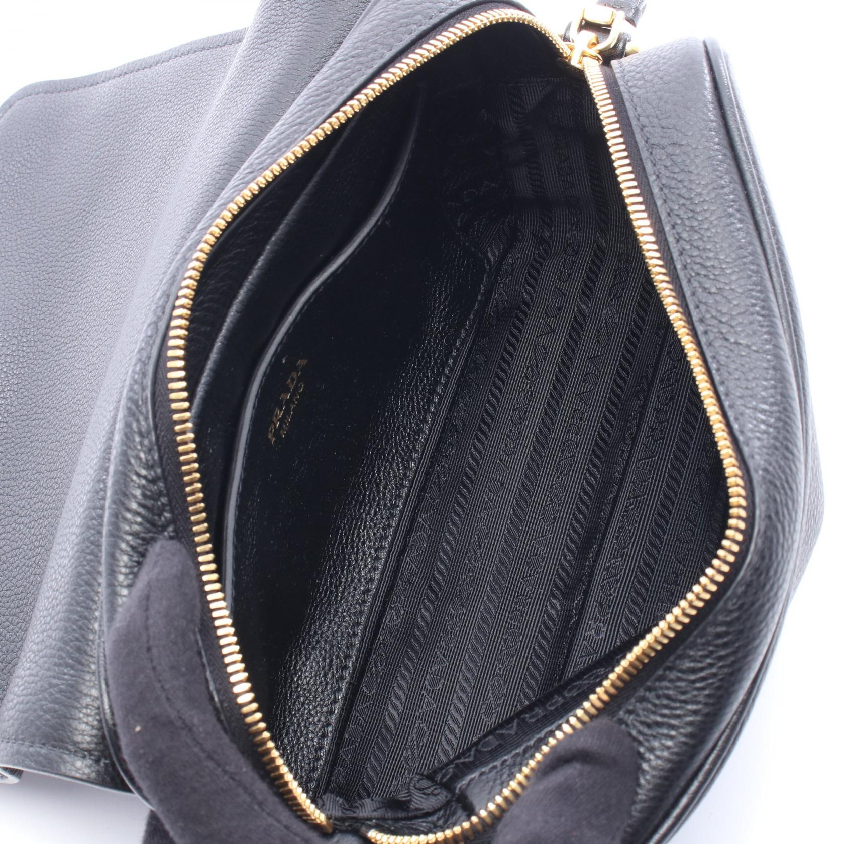 プラダ VITELLO PHENIX レザーショルダーバッグ