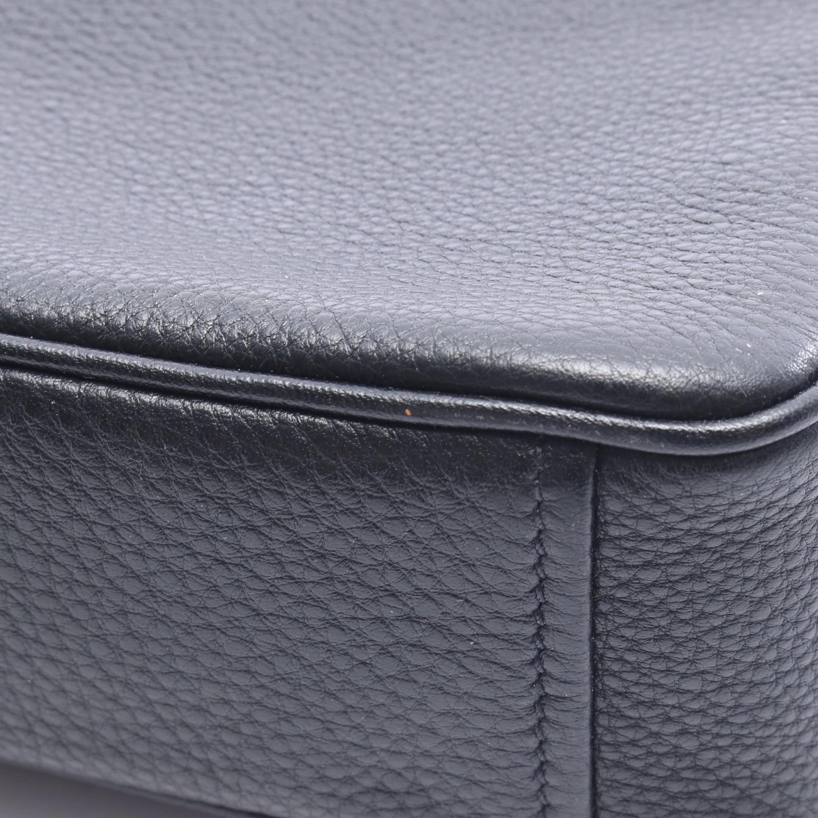 プラダ VITELLO PHENIX レザーショルダーバッグ
