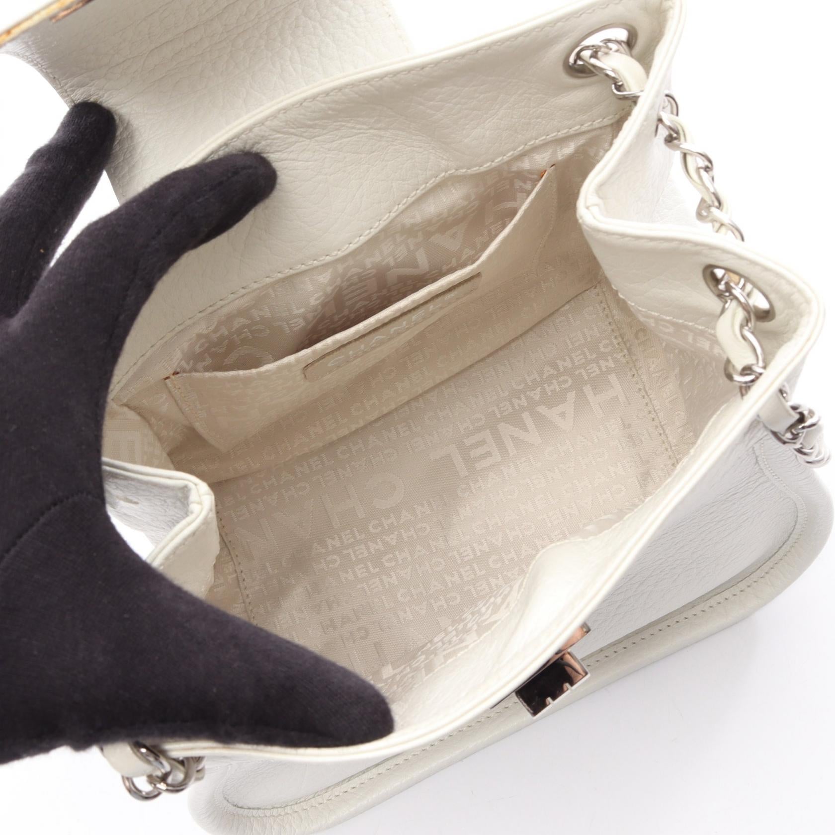 シャネル 2.55 レザーショルダーバッグ