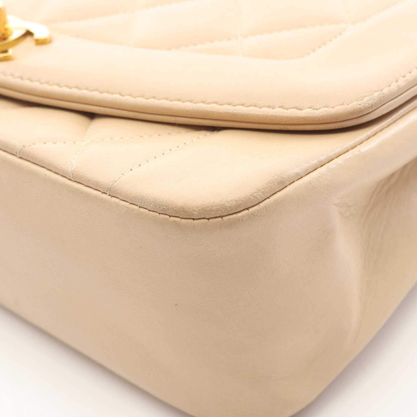 シャネル マトラッセ ダイアナフラップ ラムスキン ショルダーバッグ