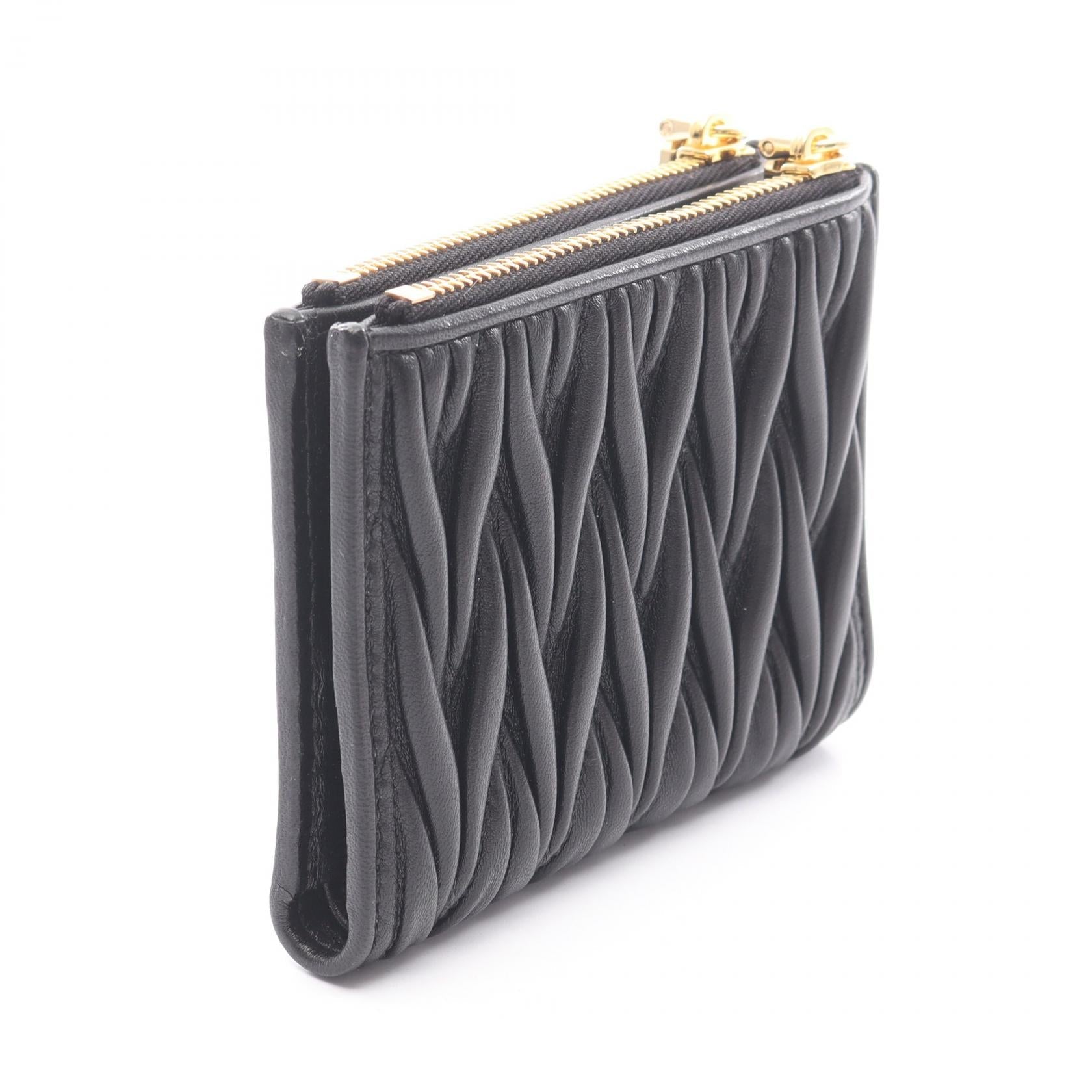 ミュウミュウ MATELASSE MIU レザー二つ折り財布