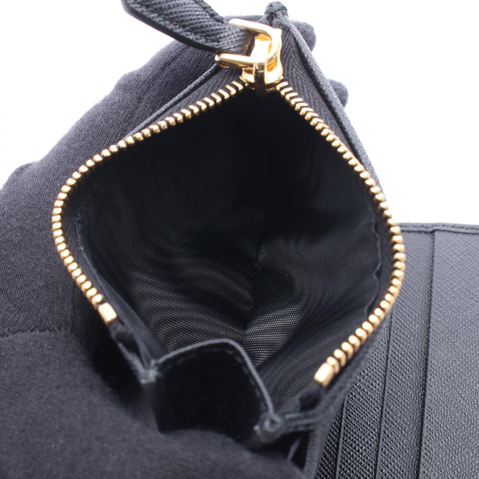 プラダ SAFFIANO TRIANG 二つ折り財布