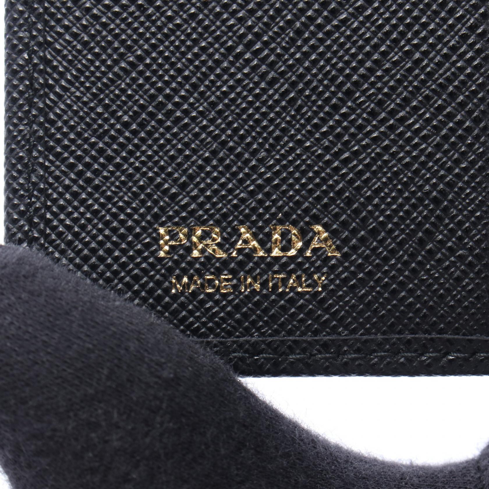 プラダ SAFFIANO TRIANG 二つ折り財布