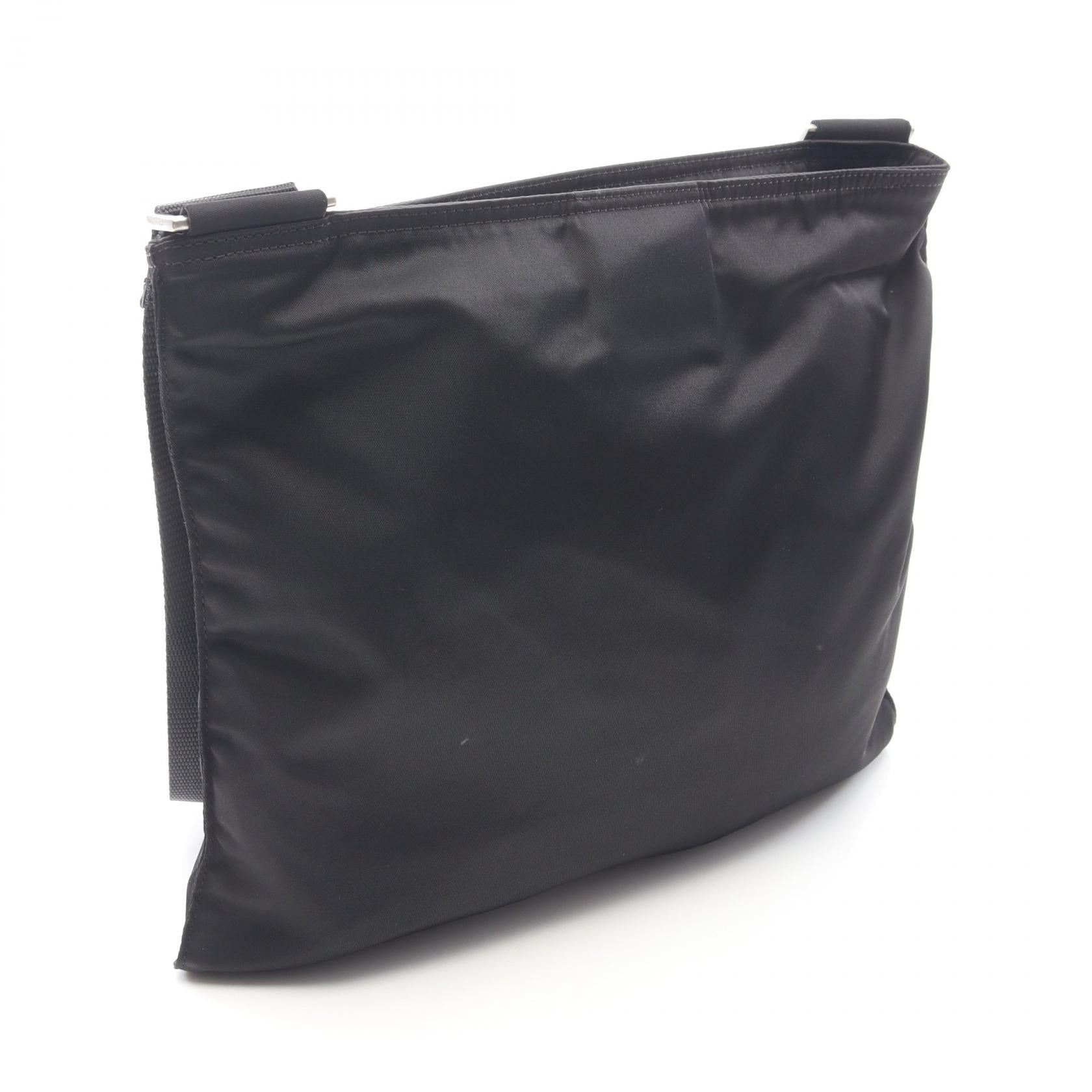 プラダ ナイロンショルダーバッグ