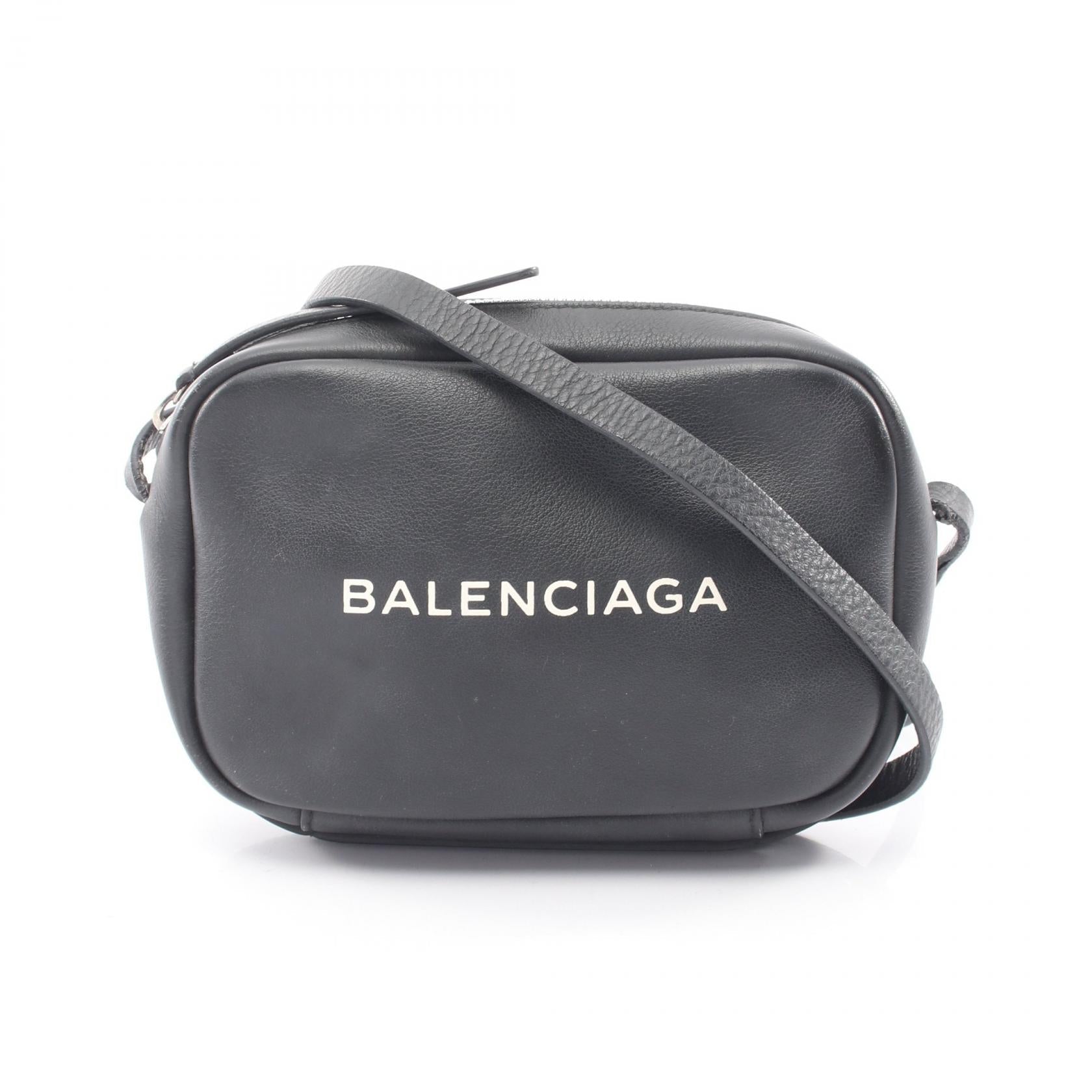 バレンシアガ EVERYDAY CAMERA BAG XS レザーショルダーバッグ