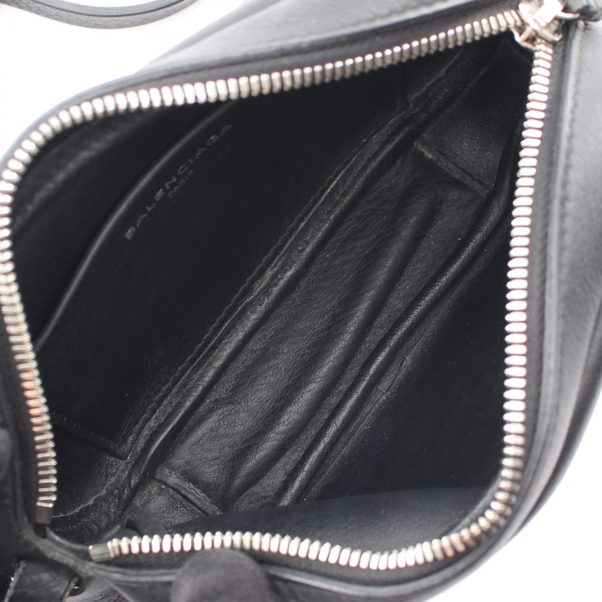 バレンシアガ EVERYDAY CAMERA BAG XS レザーショルダーバッグ