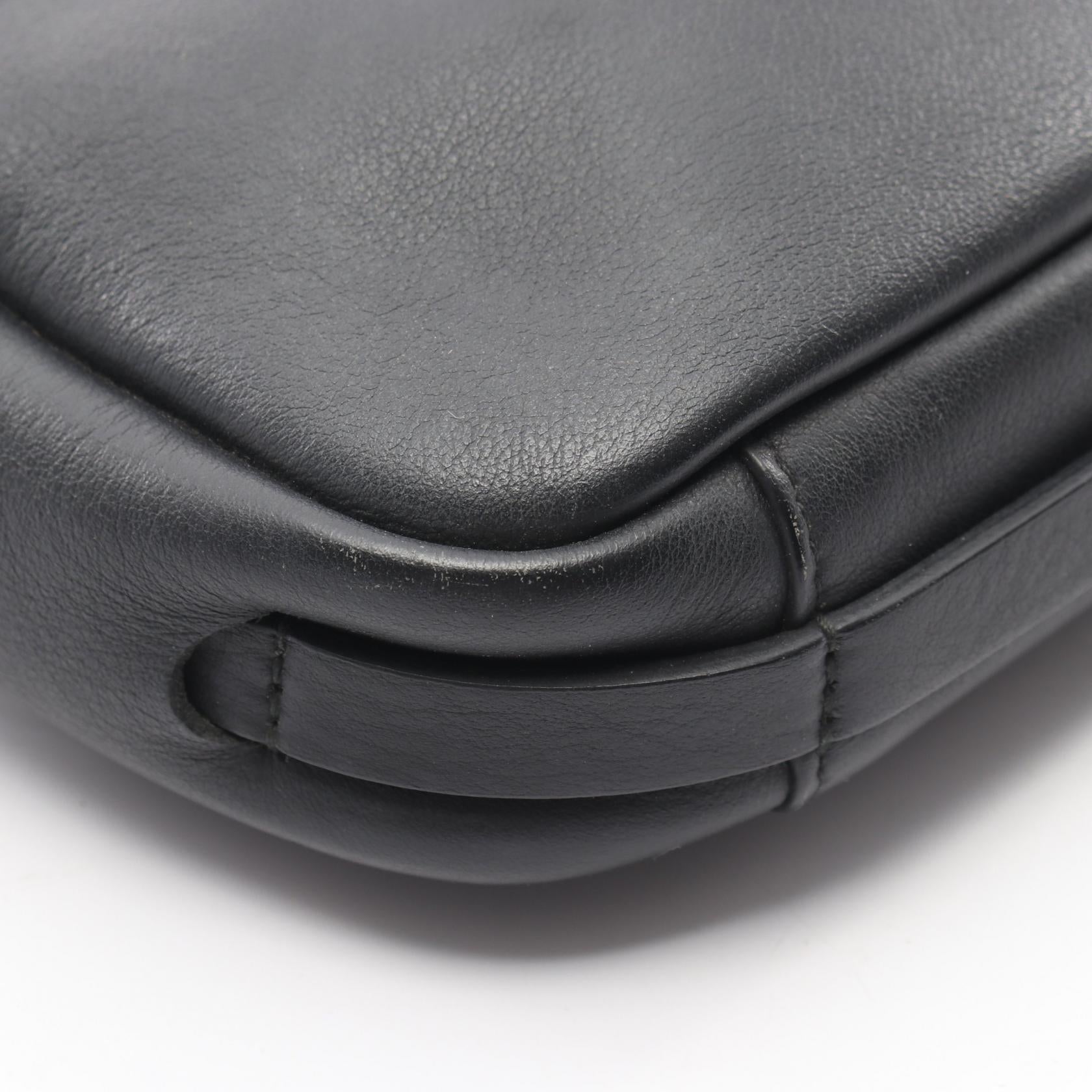 バレンシアガ EVERYDAY CAMERA BAG XS レザーショルダーバッグ