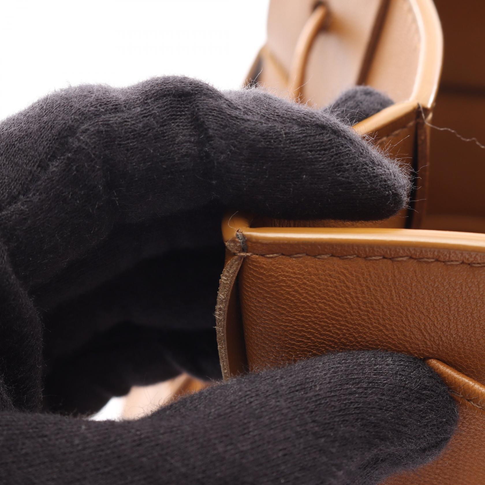 ボッテガヴェネタ スモールカセット レザーバケットバッグ