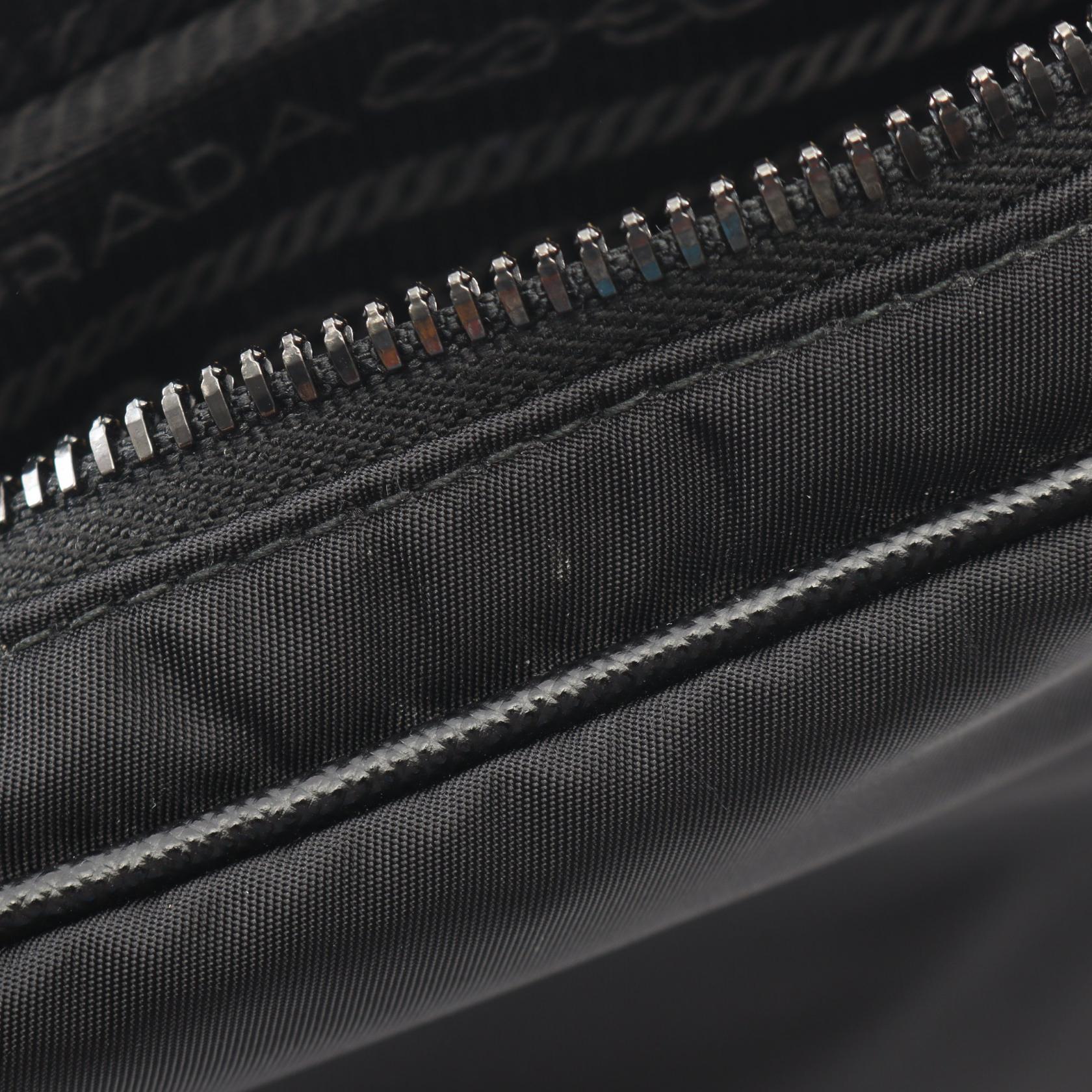 プラダ Re-Nylon ナイロン サフィアーノレザーショルダーバッグ