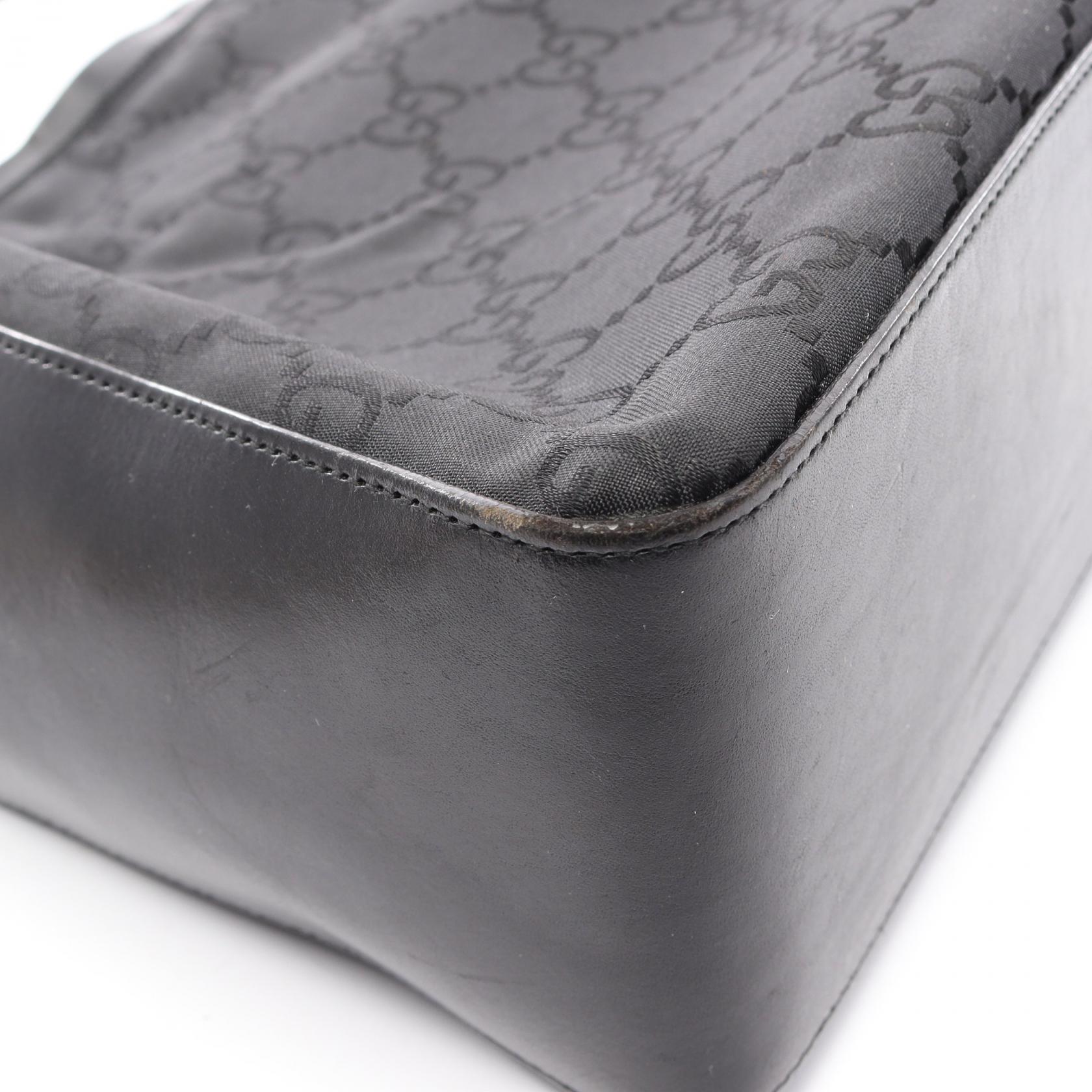 グッチ ナイロンショルダーバッグ