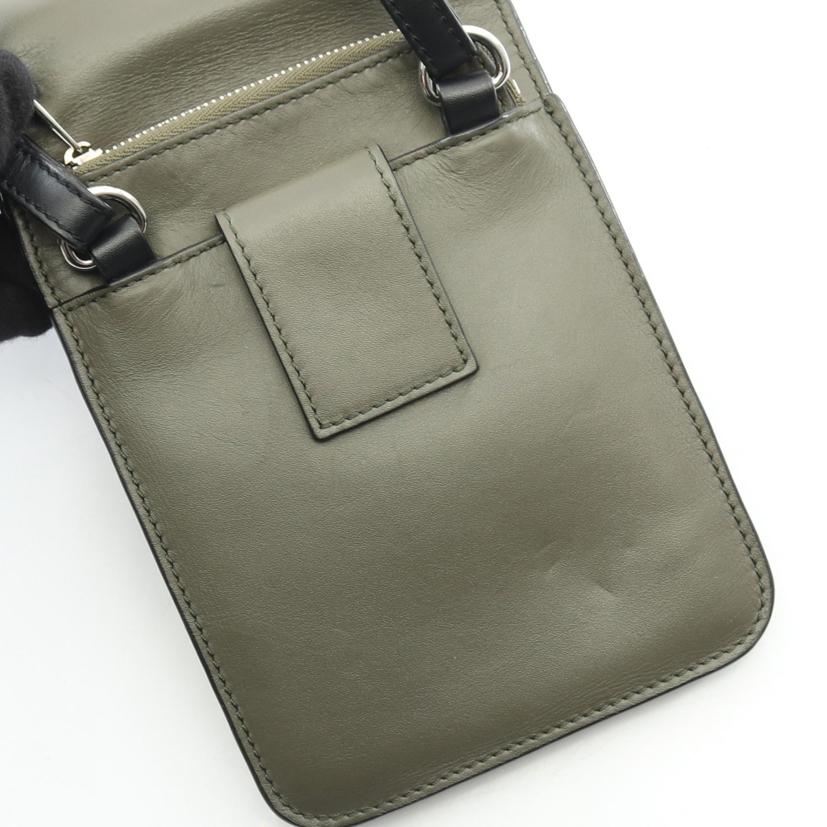 ロエベ GUSSET FLAT CROSSBODY レザーショルダーバッグ