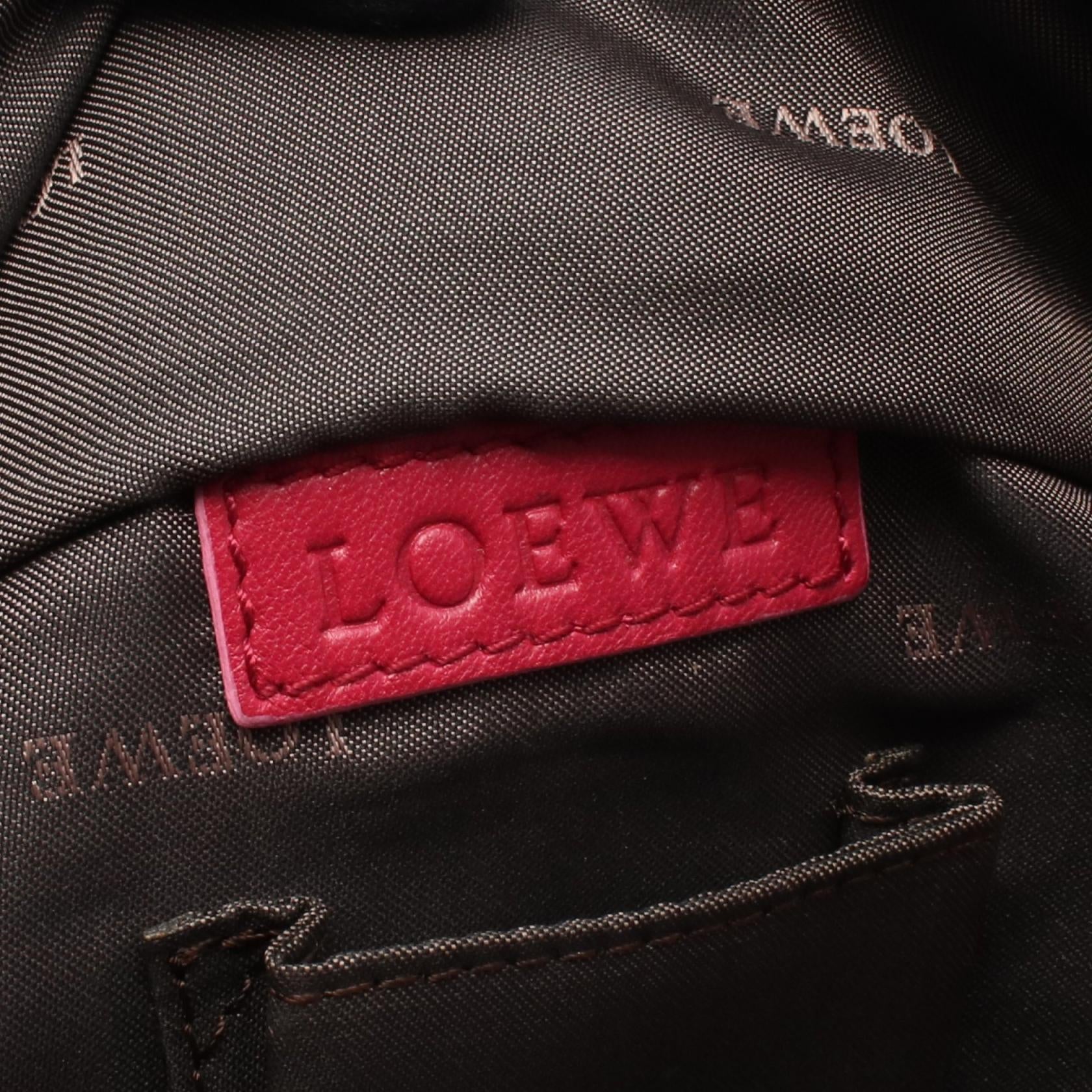 ロエベ ナッパアイレ レザーハンドバッグ