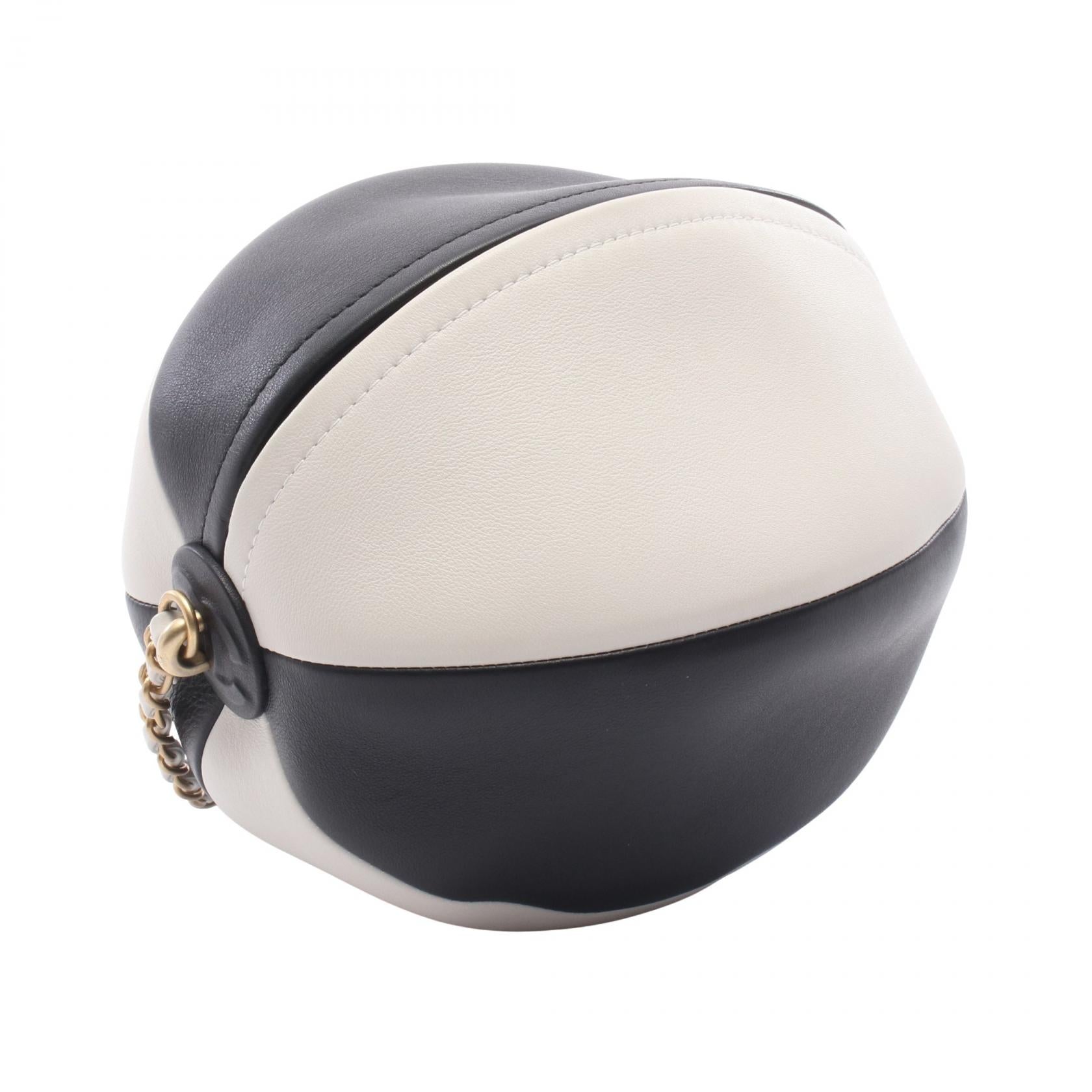 シャネル Beachball レザーショルダーバッグ