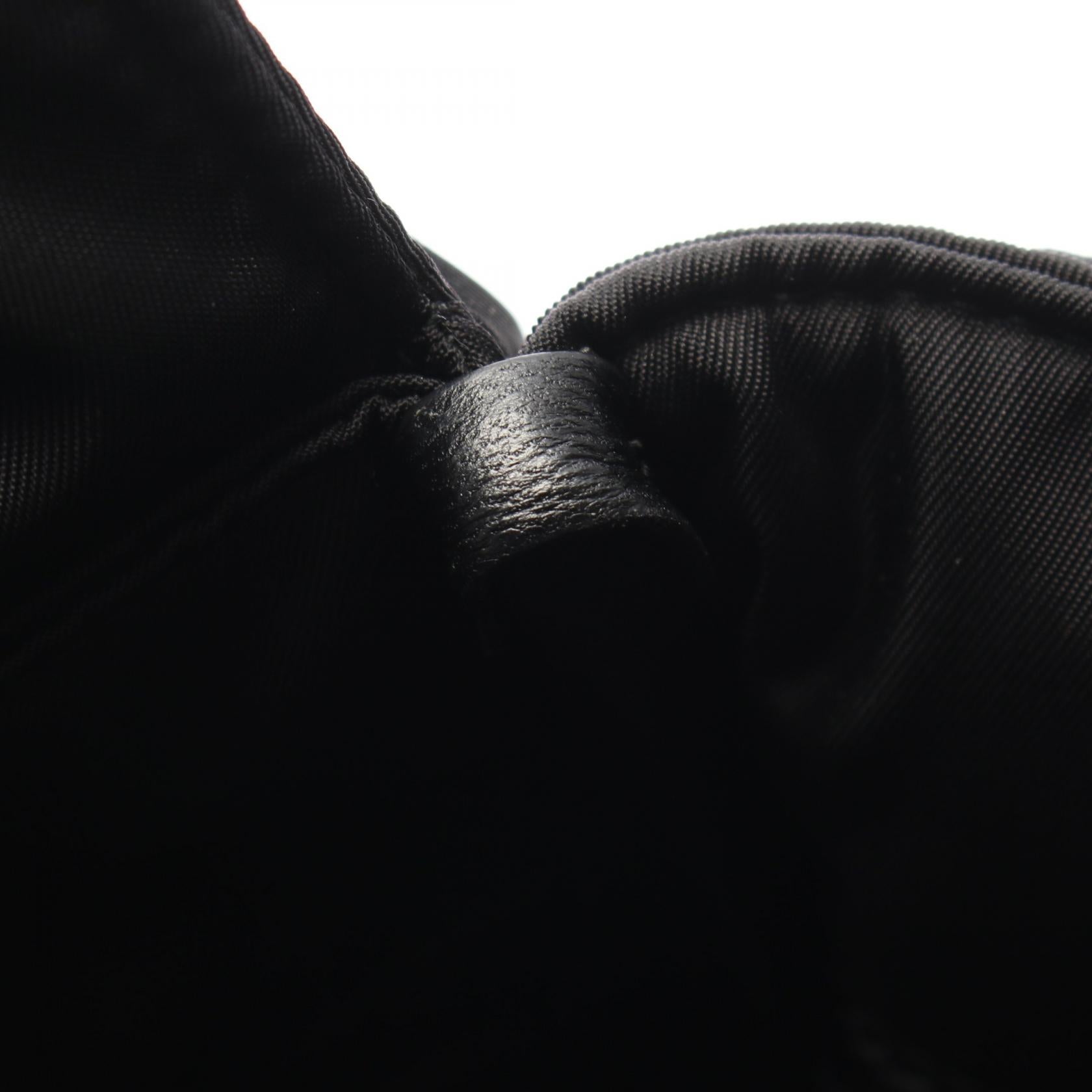プラダ Re-Nylon パデット ハンドバッグ