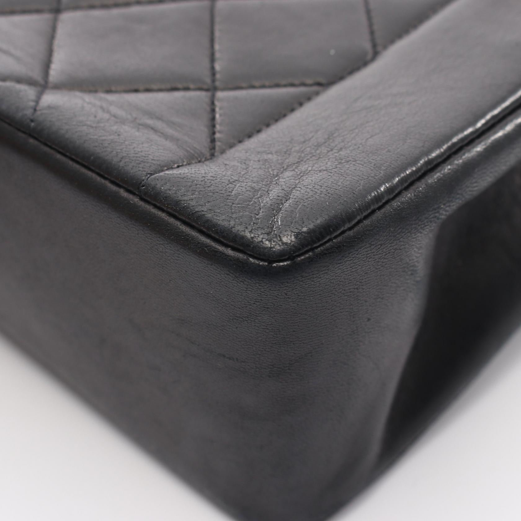 シャネル マトラッセ ダイアナフラップ ラムスキン ショルダーバッグ